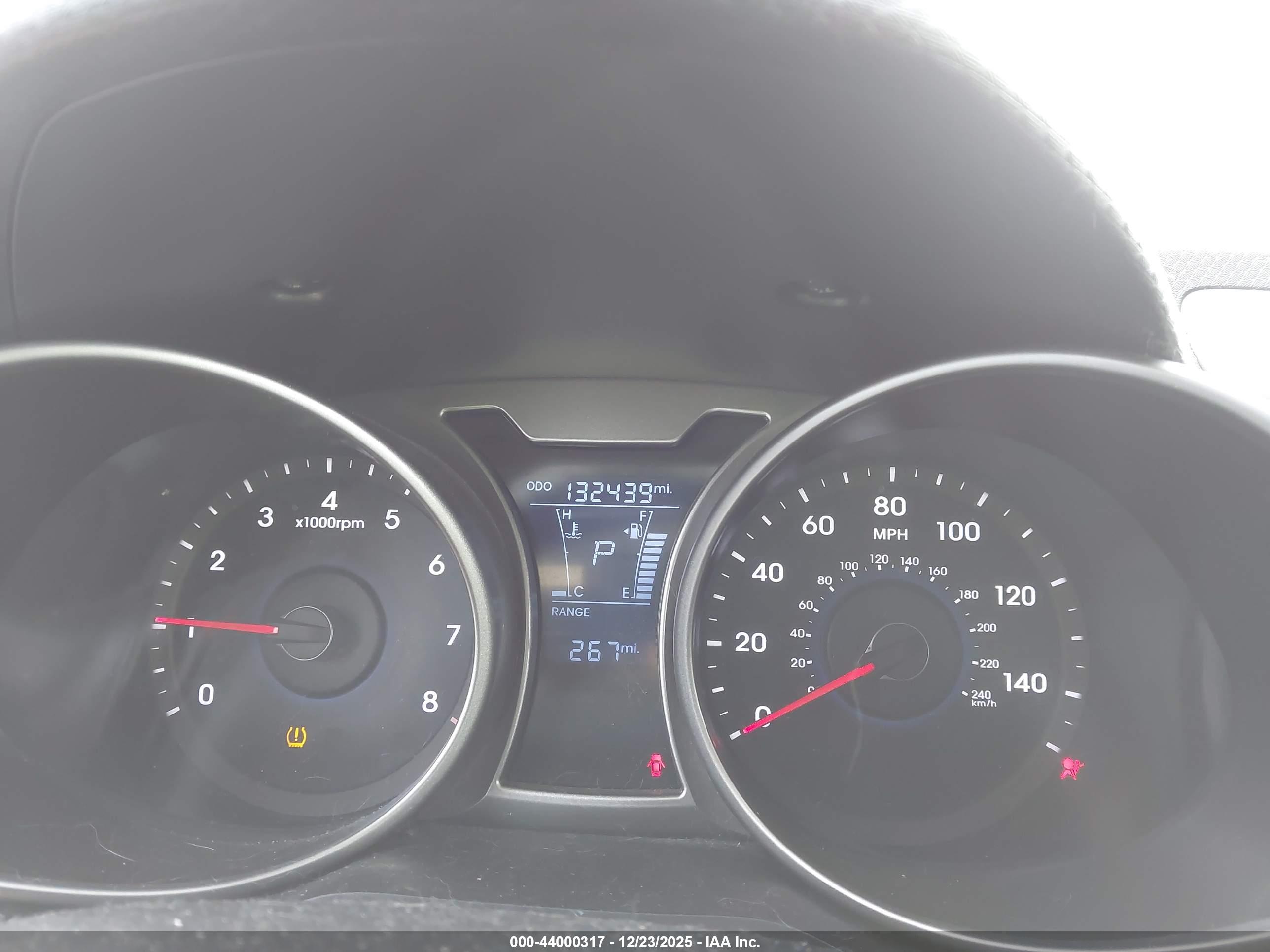 HYUNDAI VELOSTER image 7