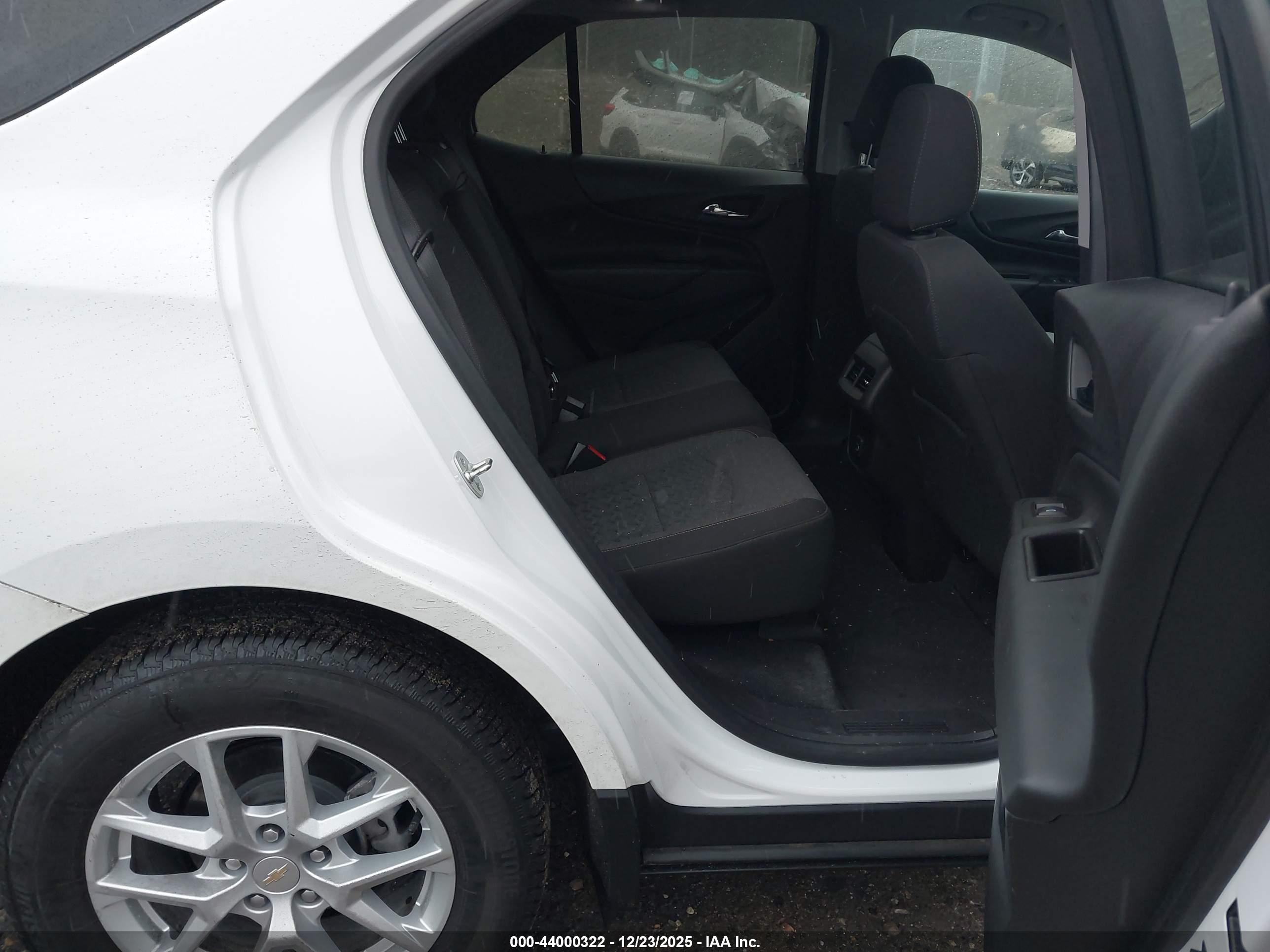 CHEVROLET EQUINOX image 8