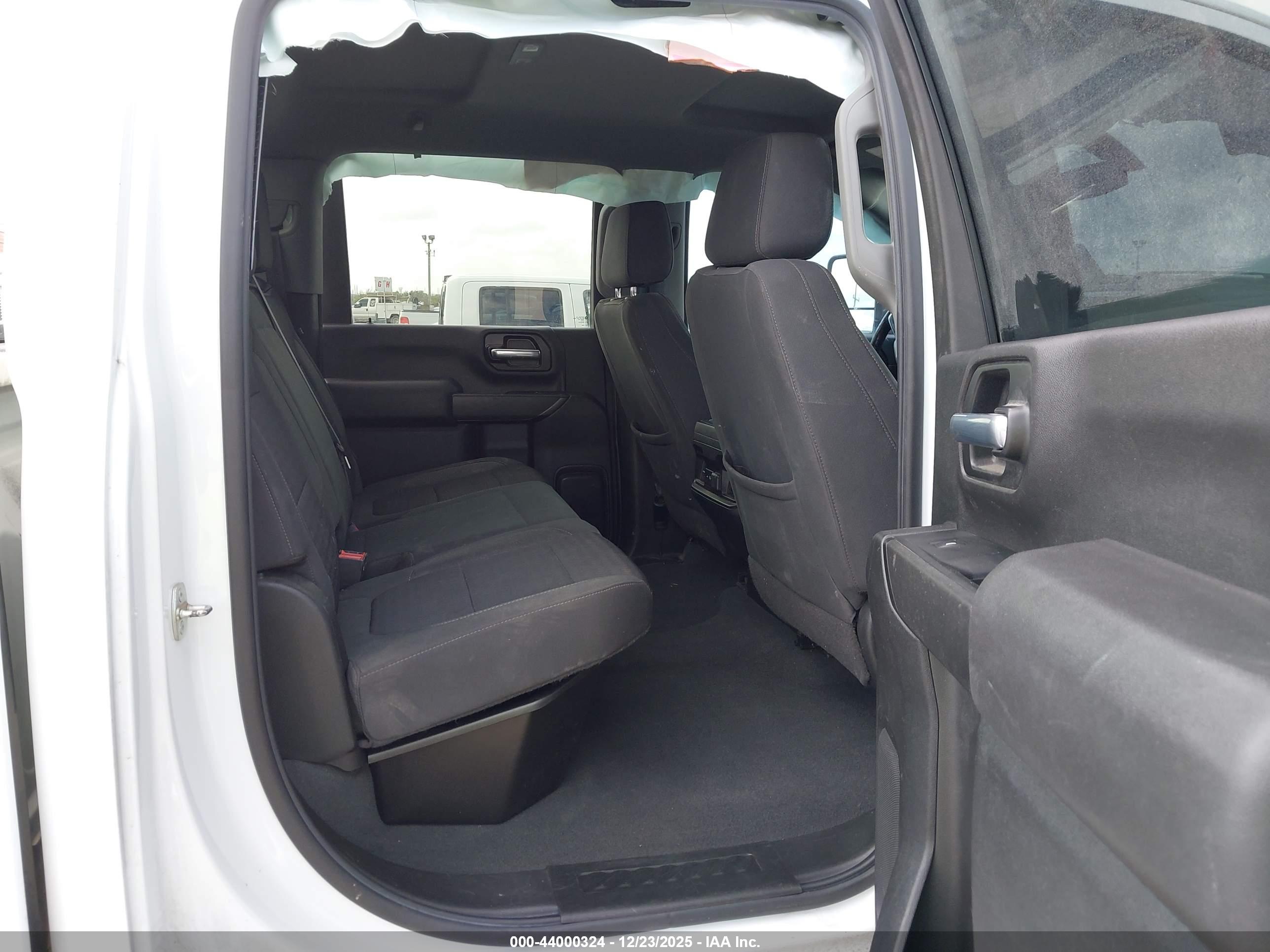 CHEVROLET SILVERADO image 8