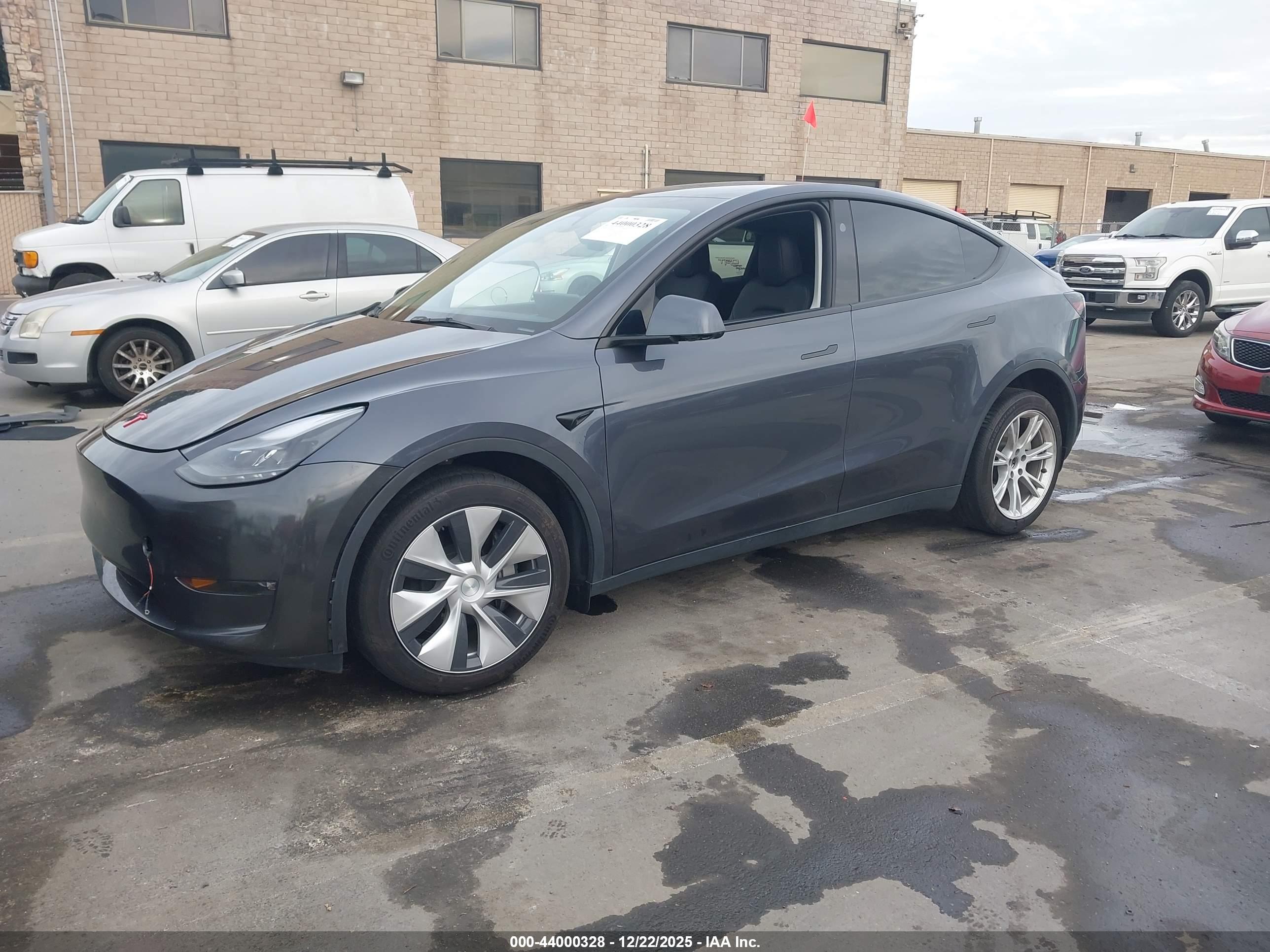 TESLA MODEL image 2