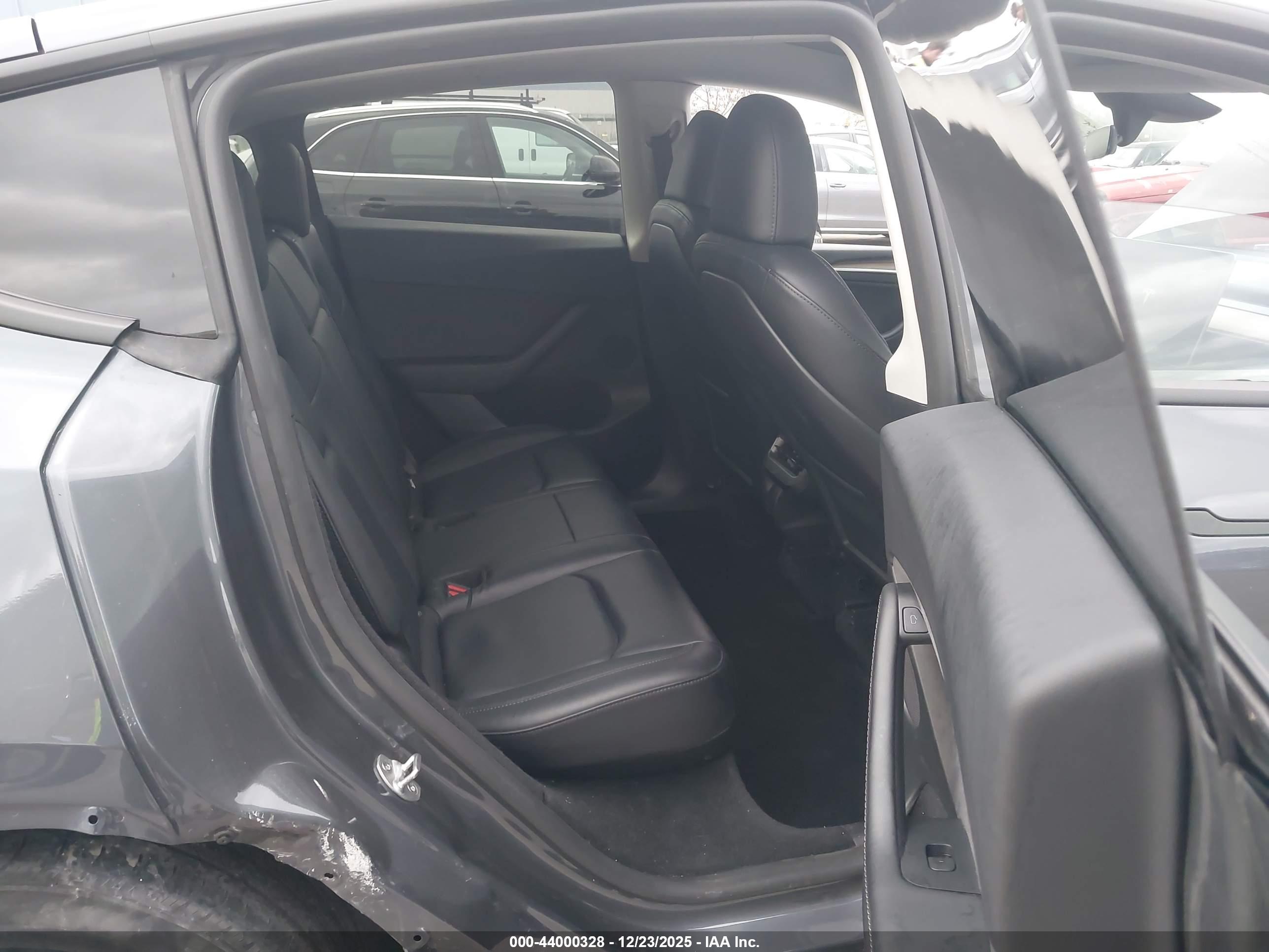 TESLA MODEL image 8