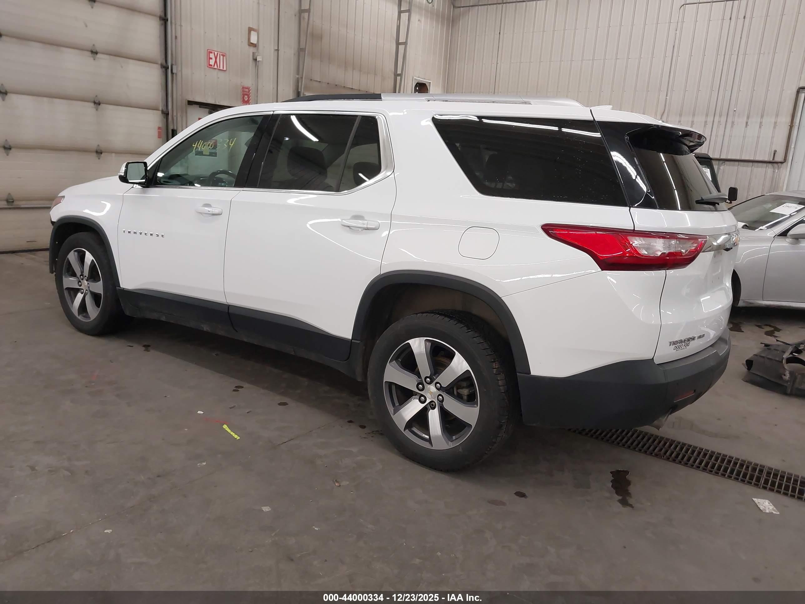 CHEVROLET TRAVERSE image 3