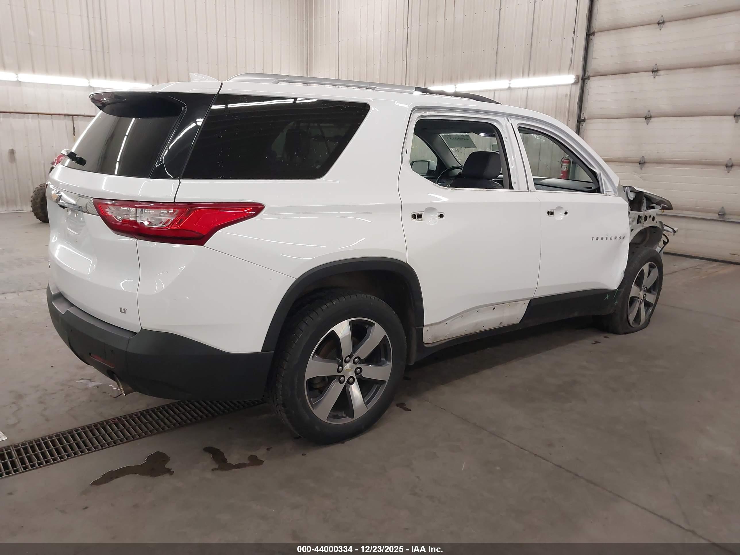CHEVROLET TRAVERSE image 4