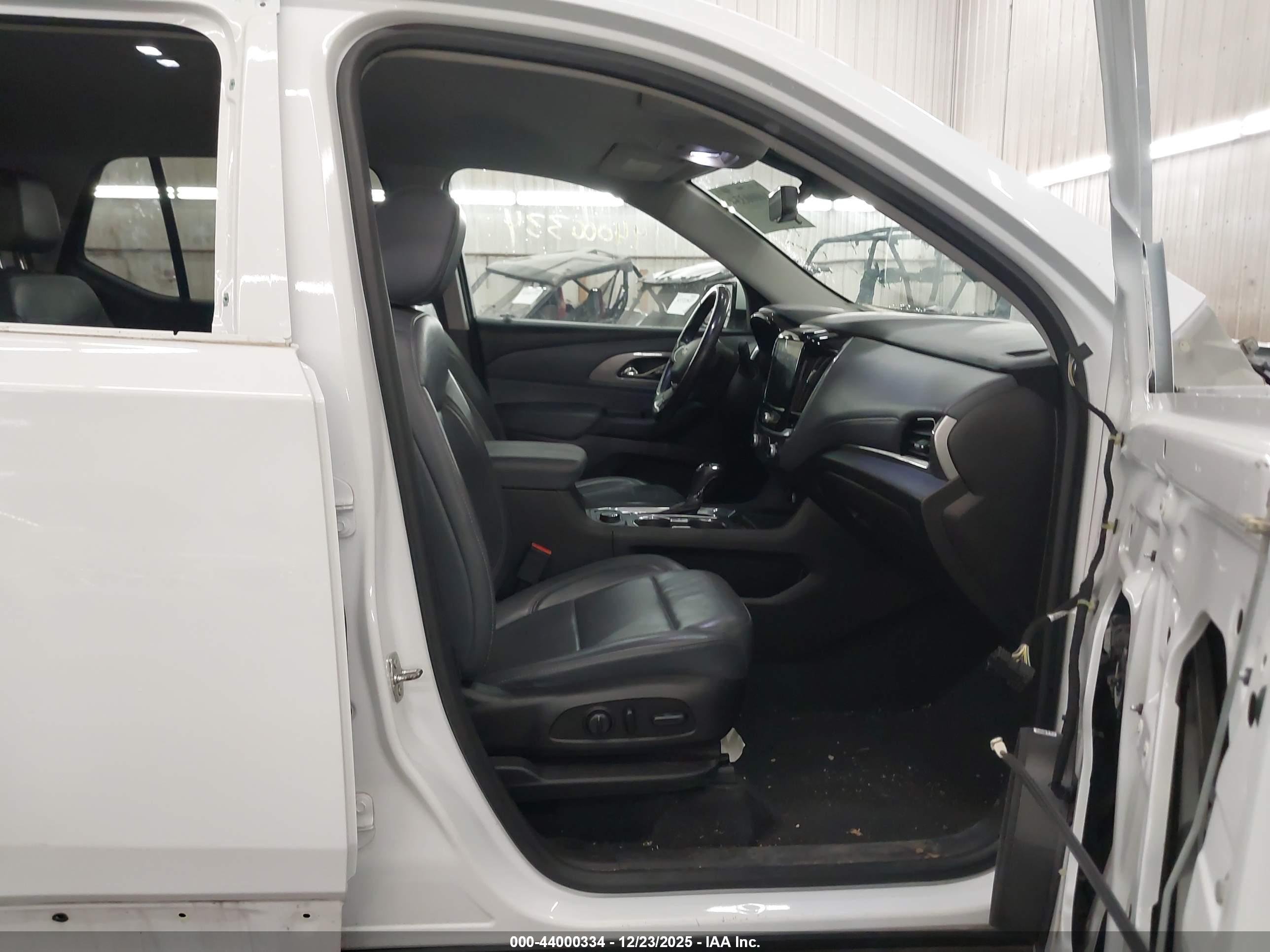 CHEVROLET TRAVERSE image 5