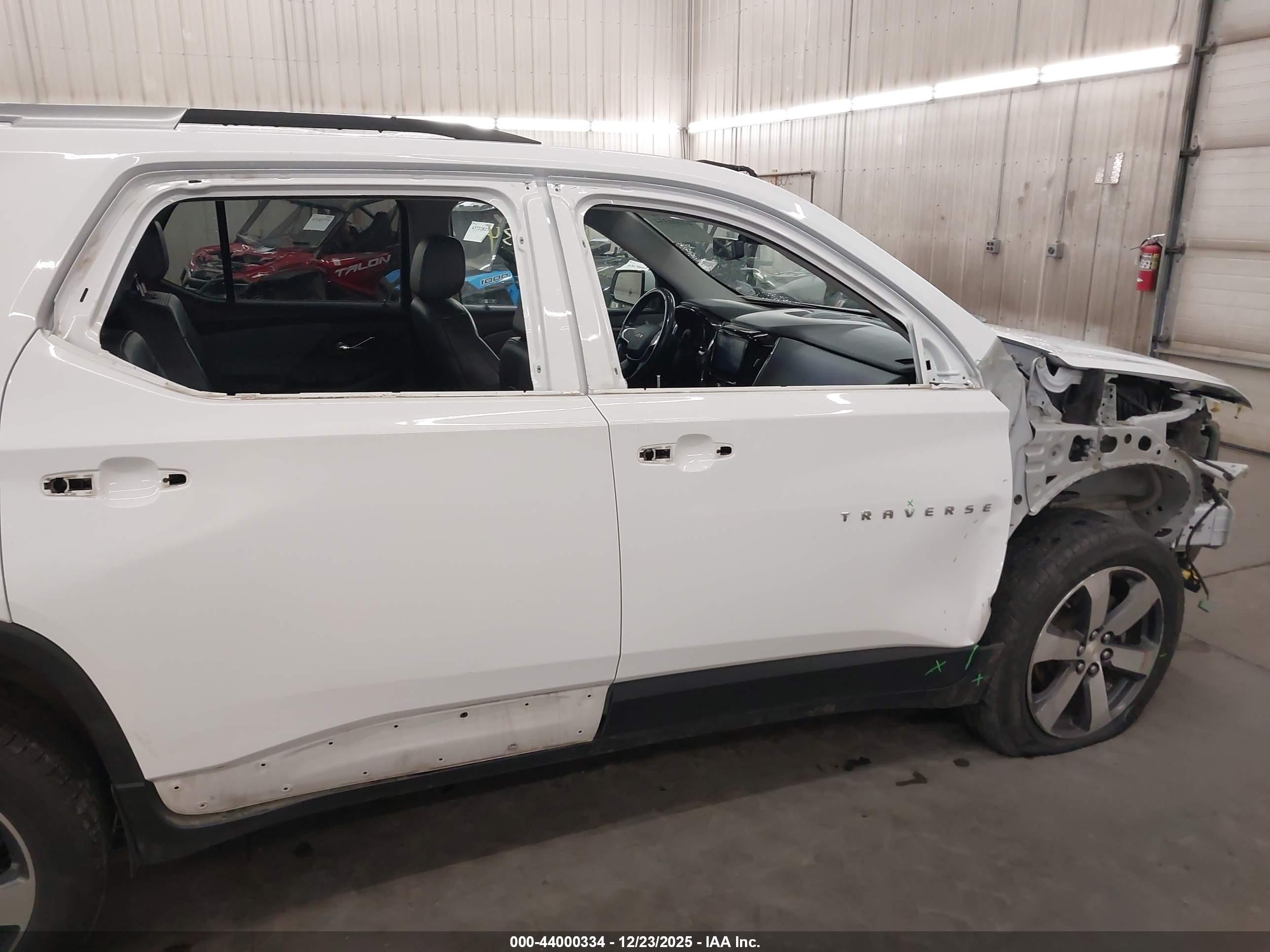 CHEVROLET TRAVERSE image 6