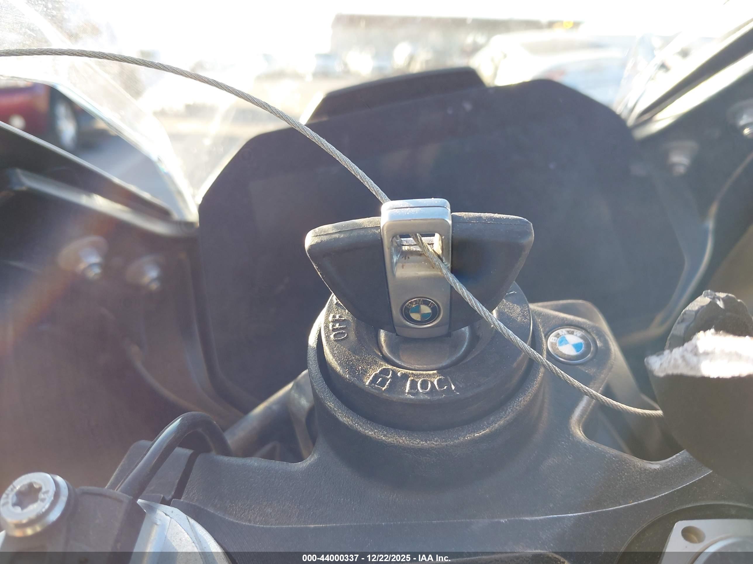 BMW S image 11
