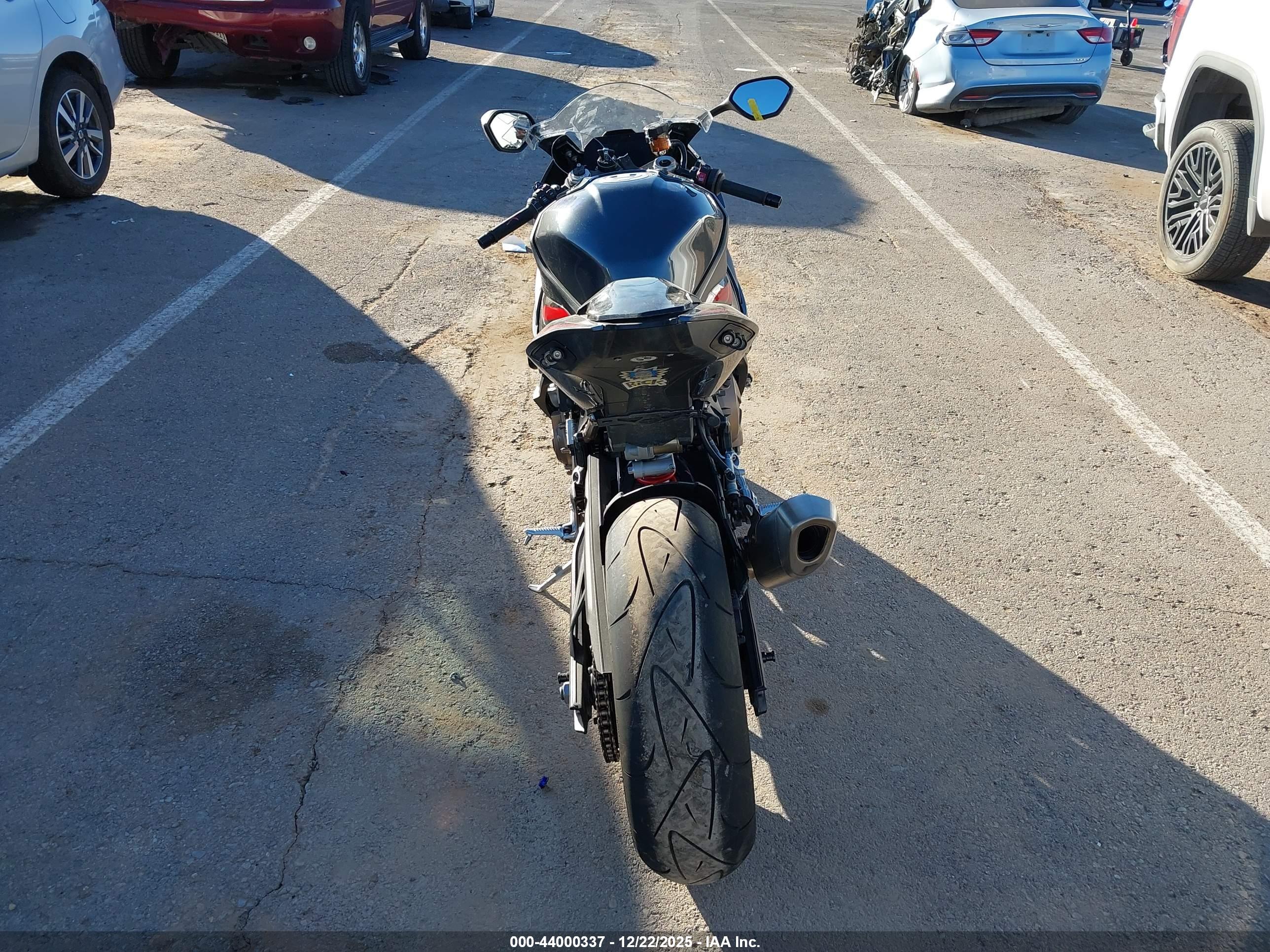 BMW S image 4