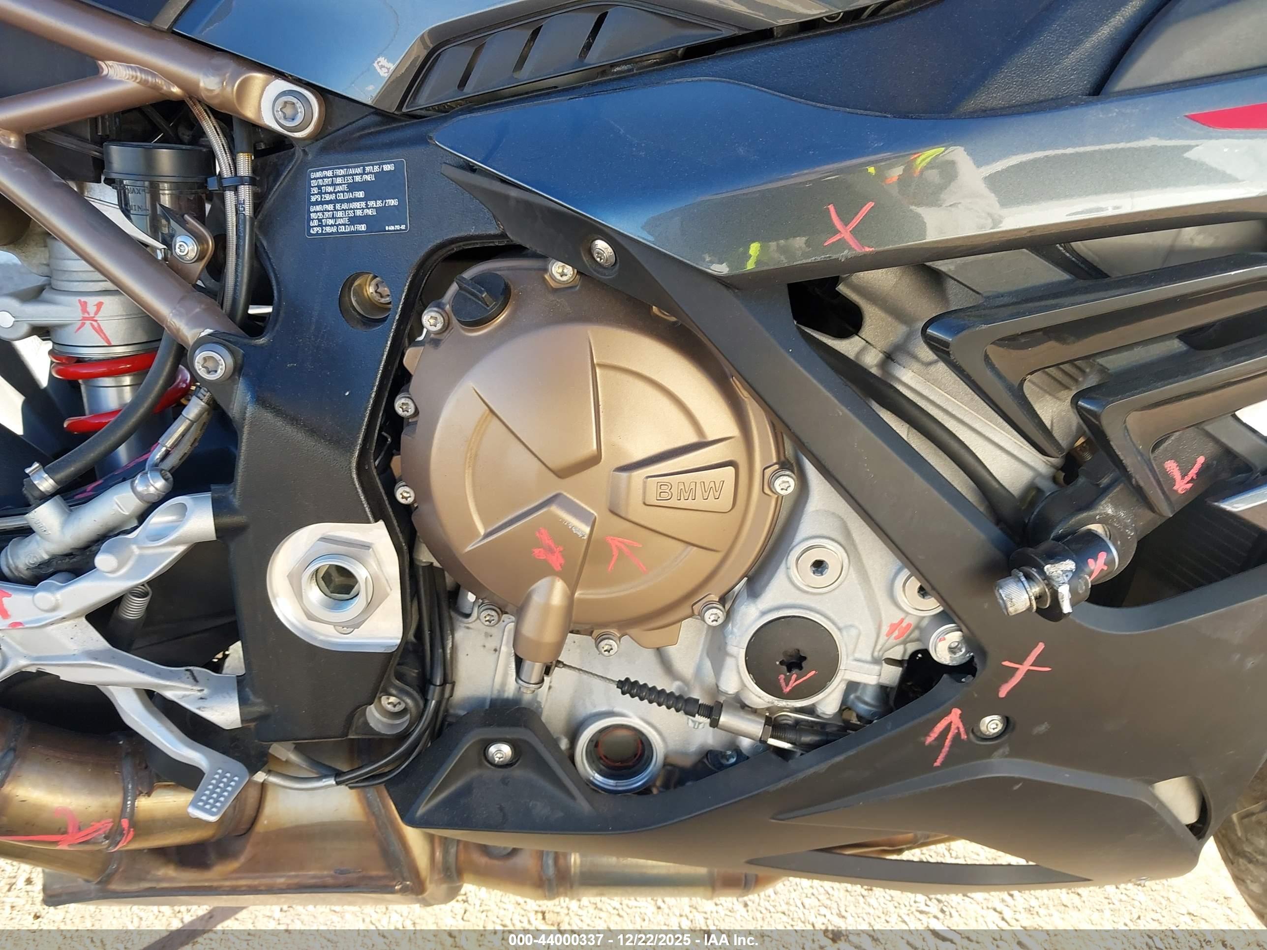 BMW S image 8