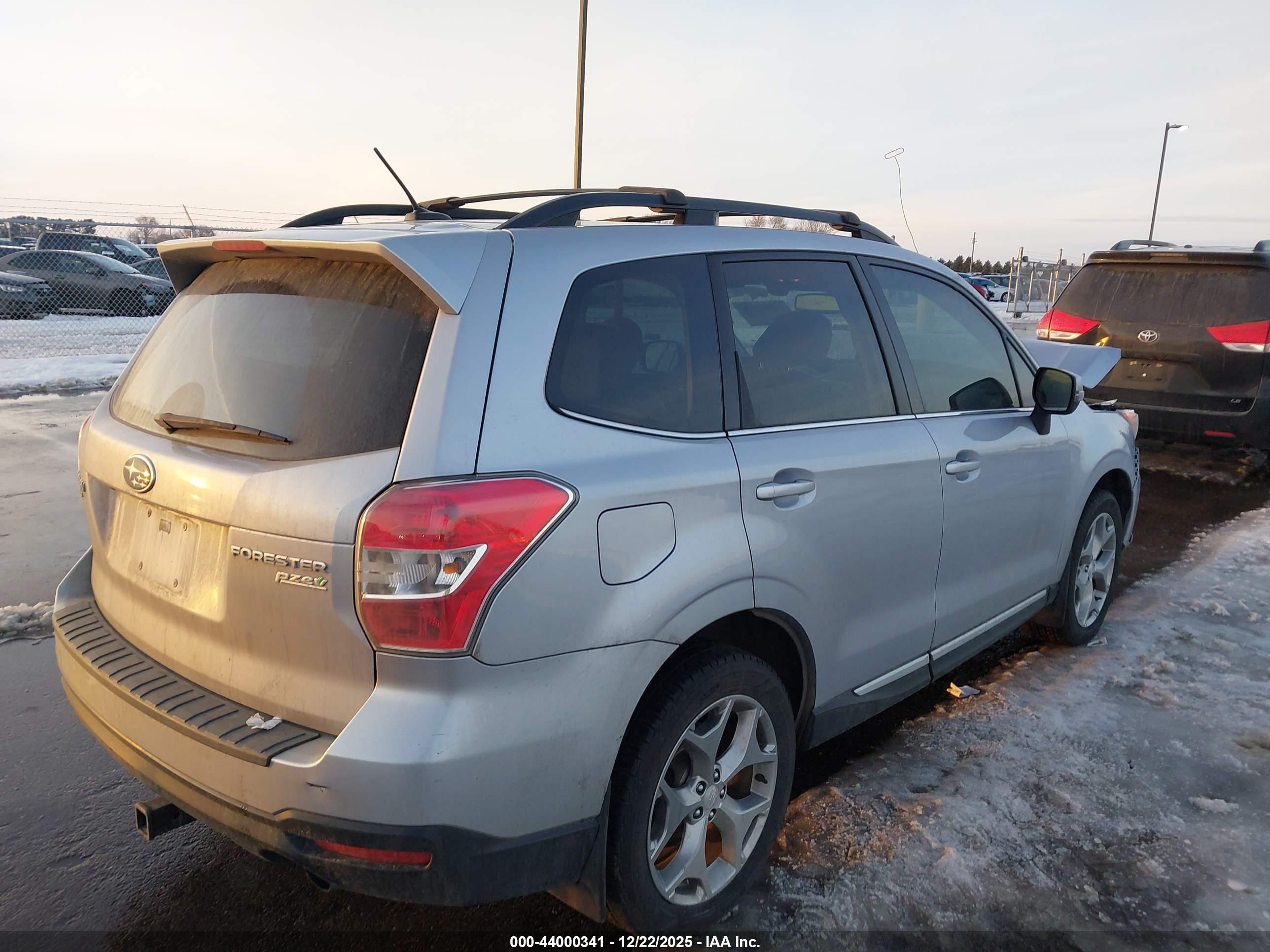 SUBARU FORESTER image 4