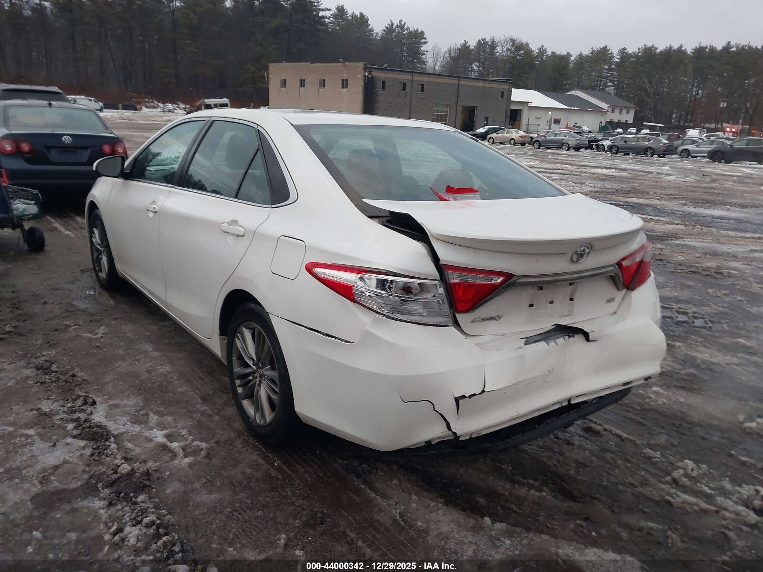 TOYOTA CAMRY image 3