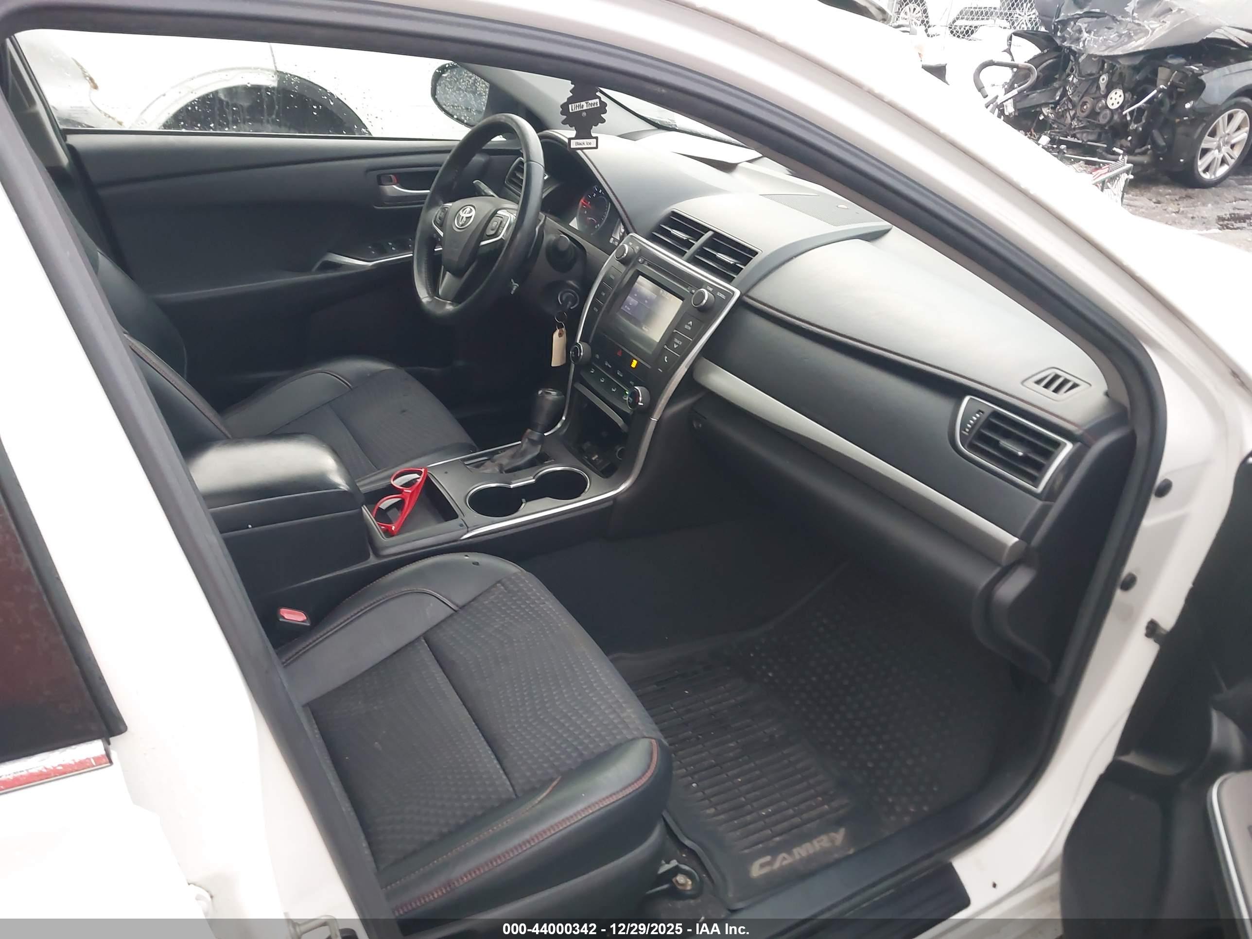 TOYOTA CAMRY image 5