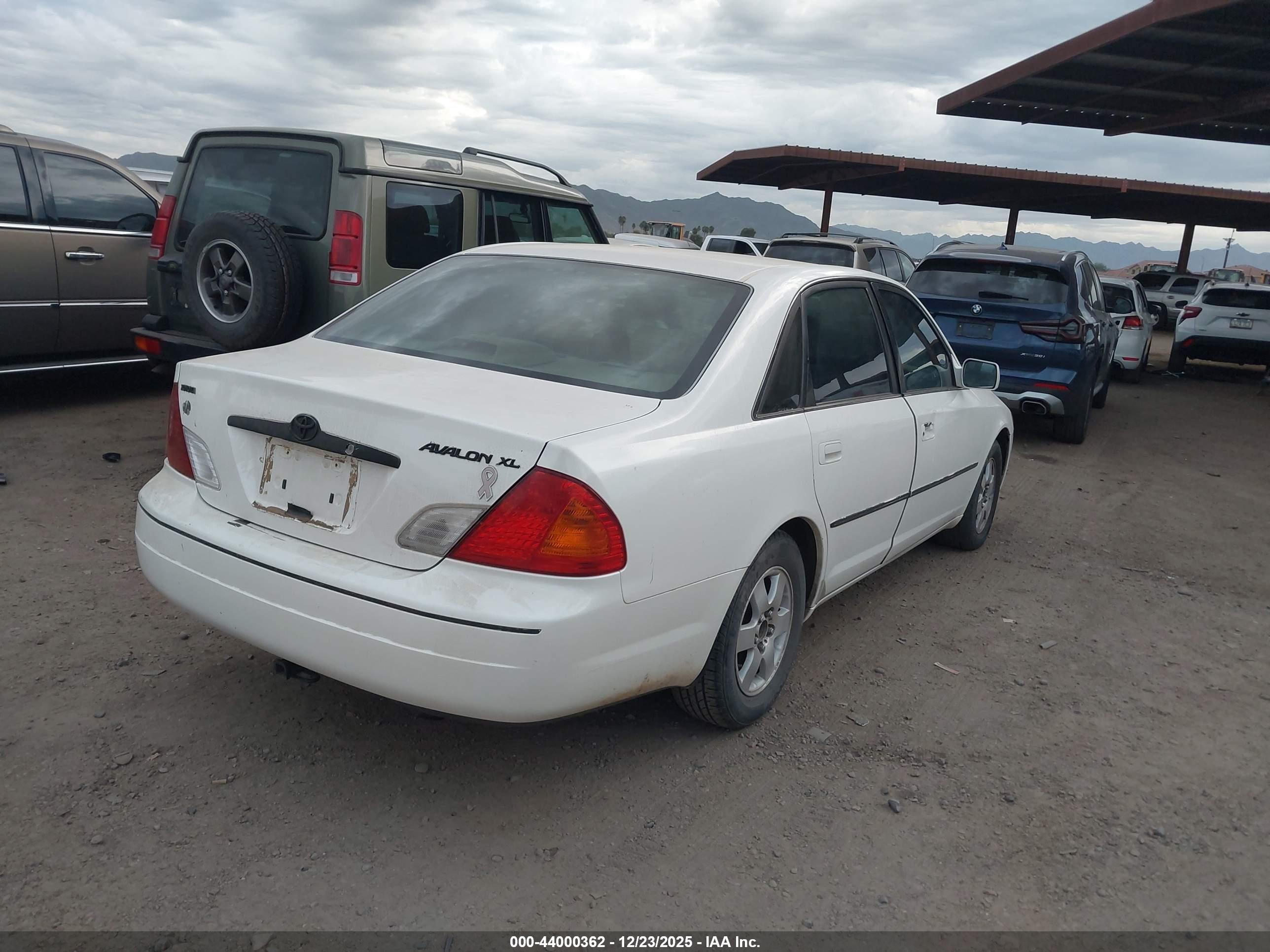TOYOTA AVALON image 4
