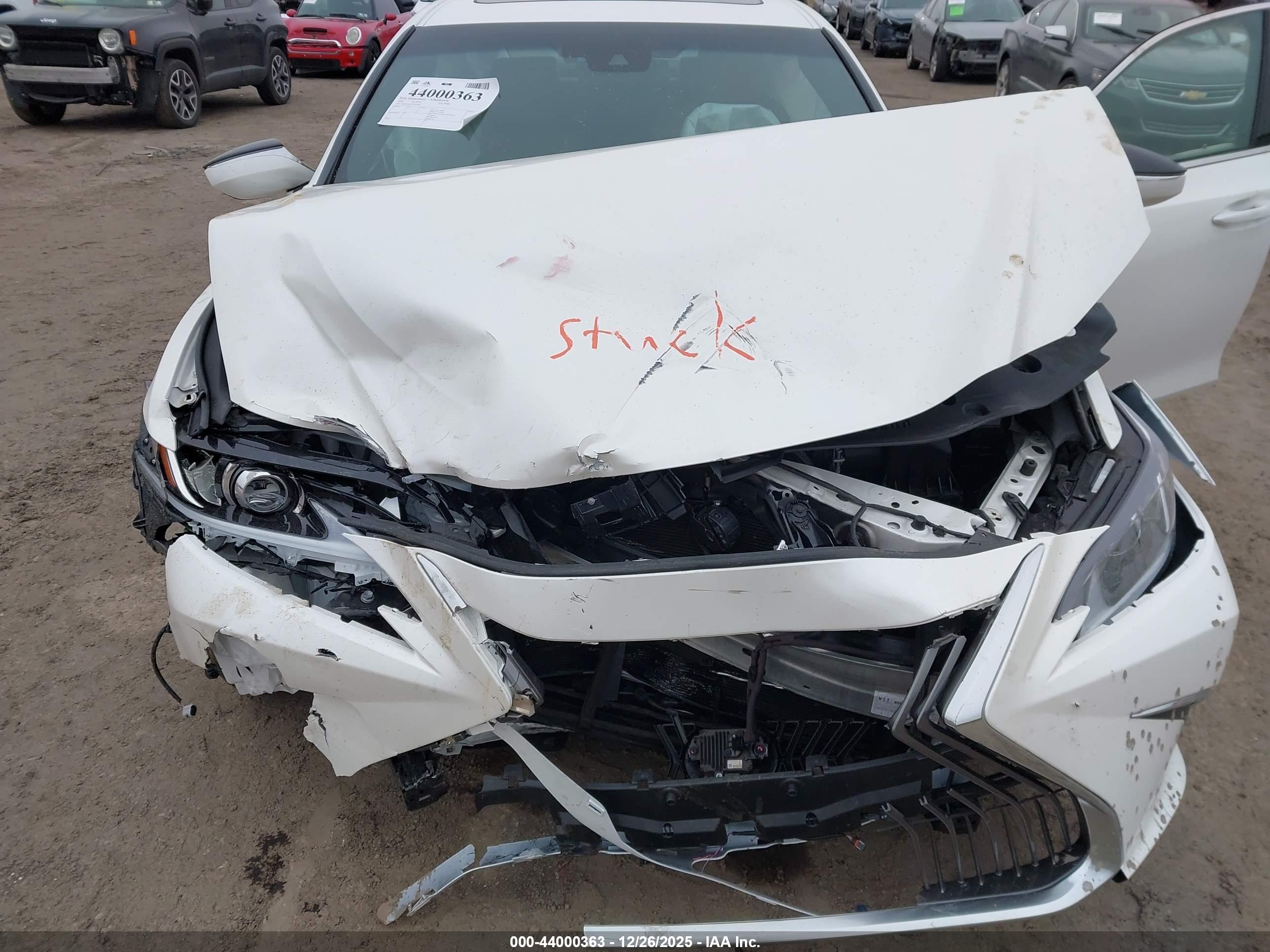 LEXUS ES image 10