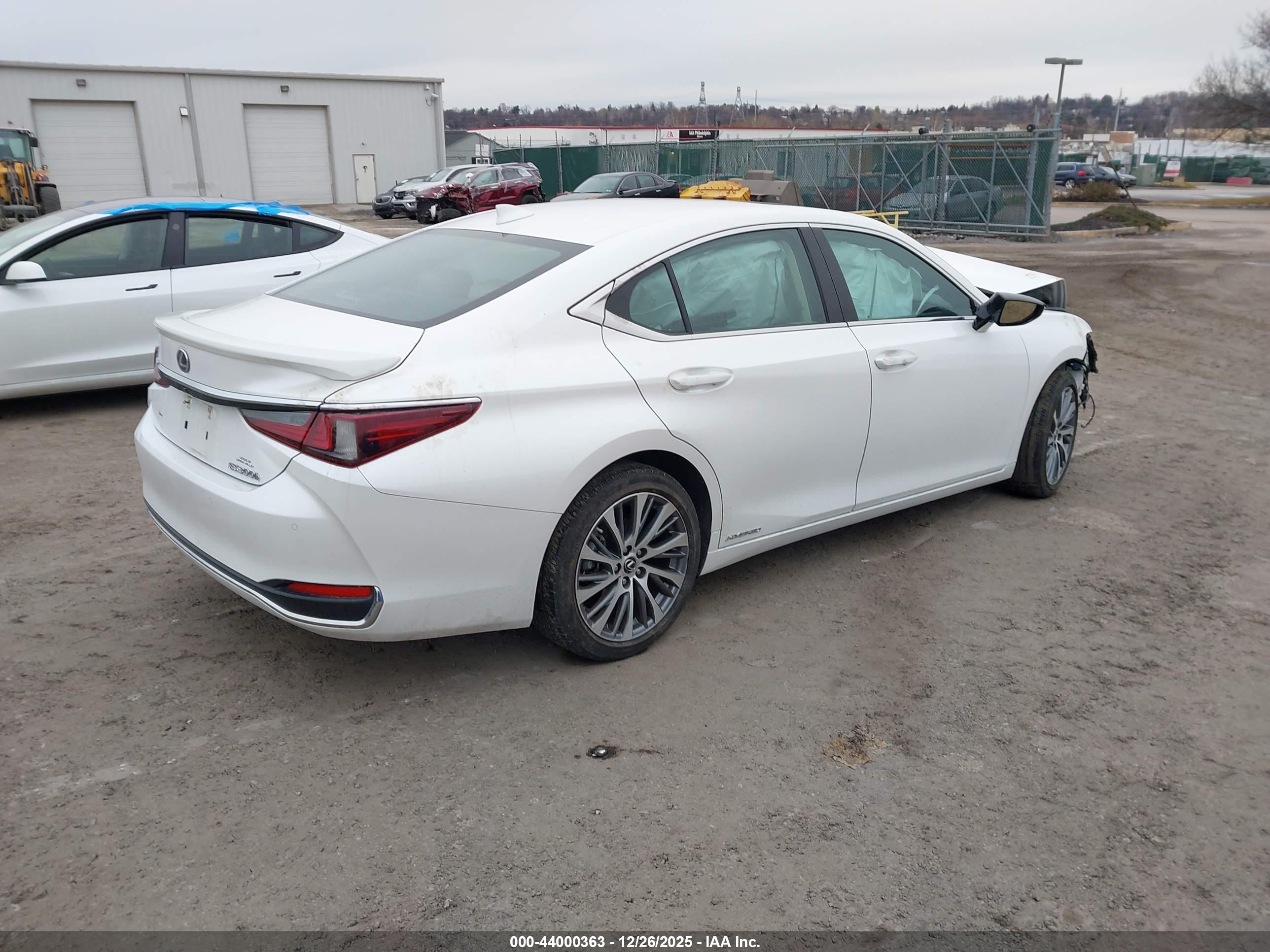LEXUS ES image 4