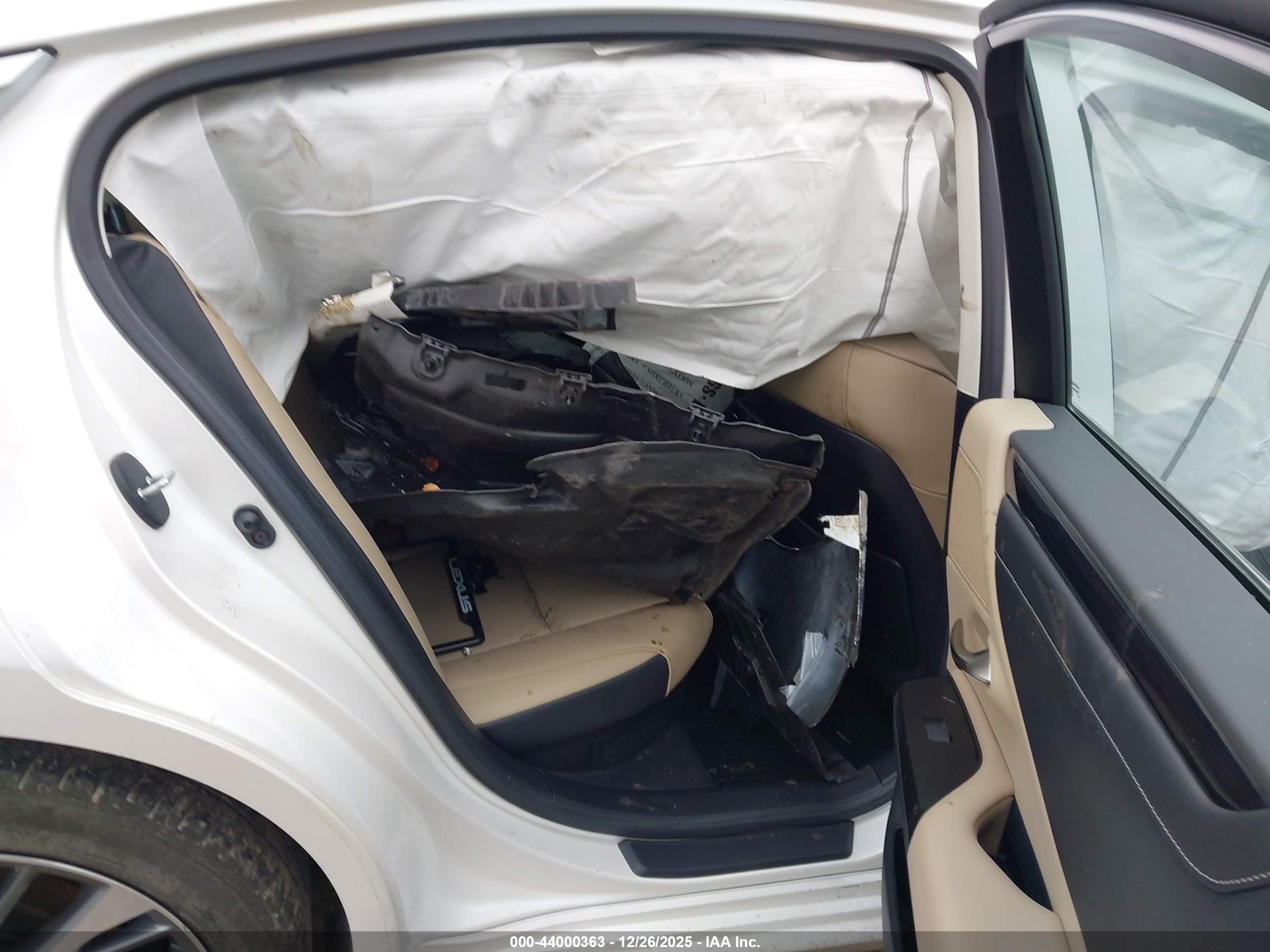 LEXUS ES image 8
