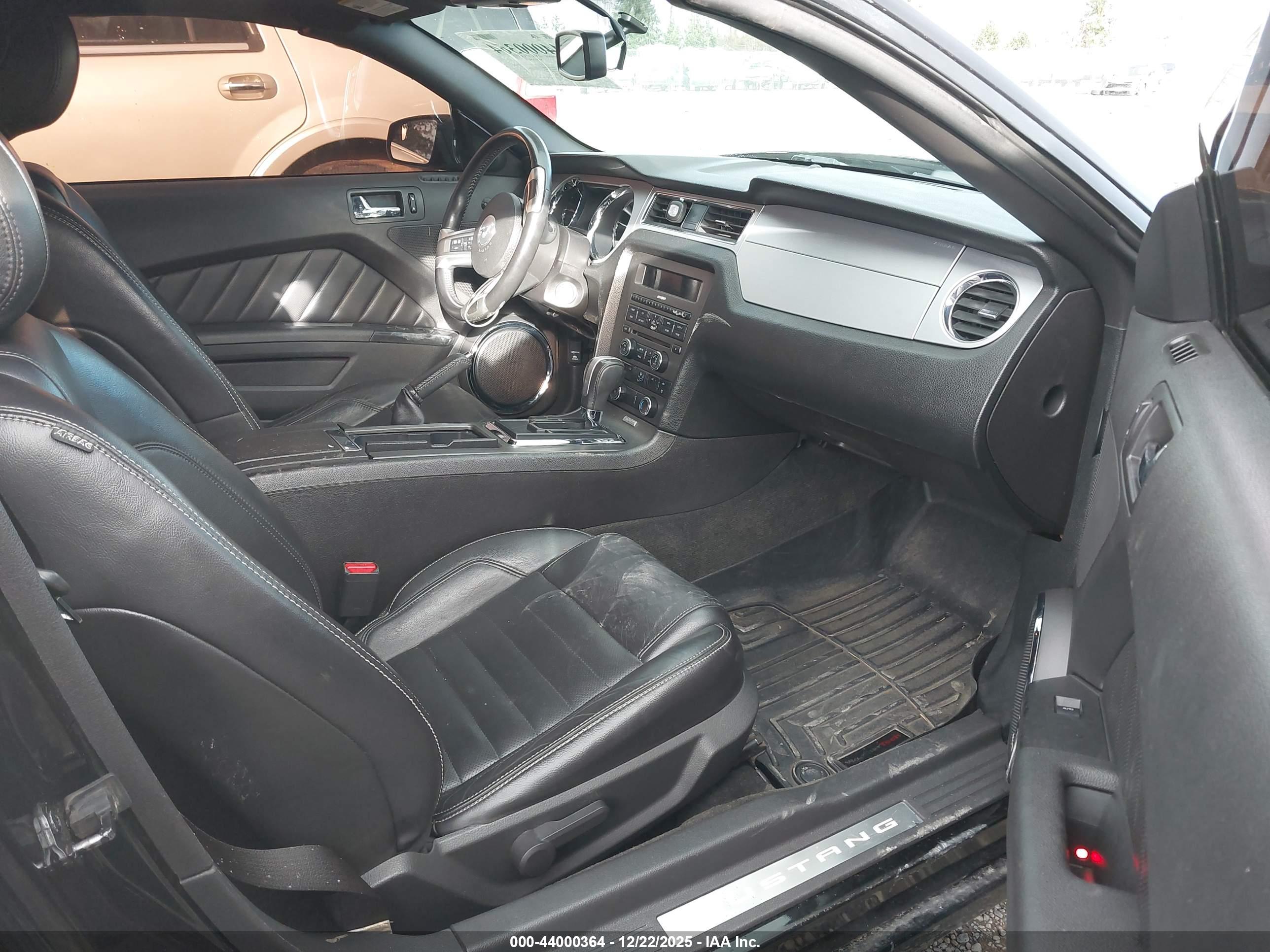 FORD MUSTANG image 5