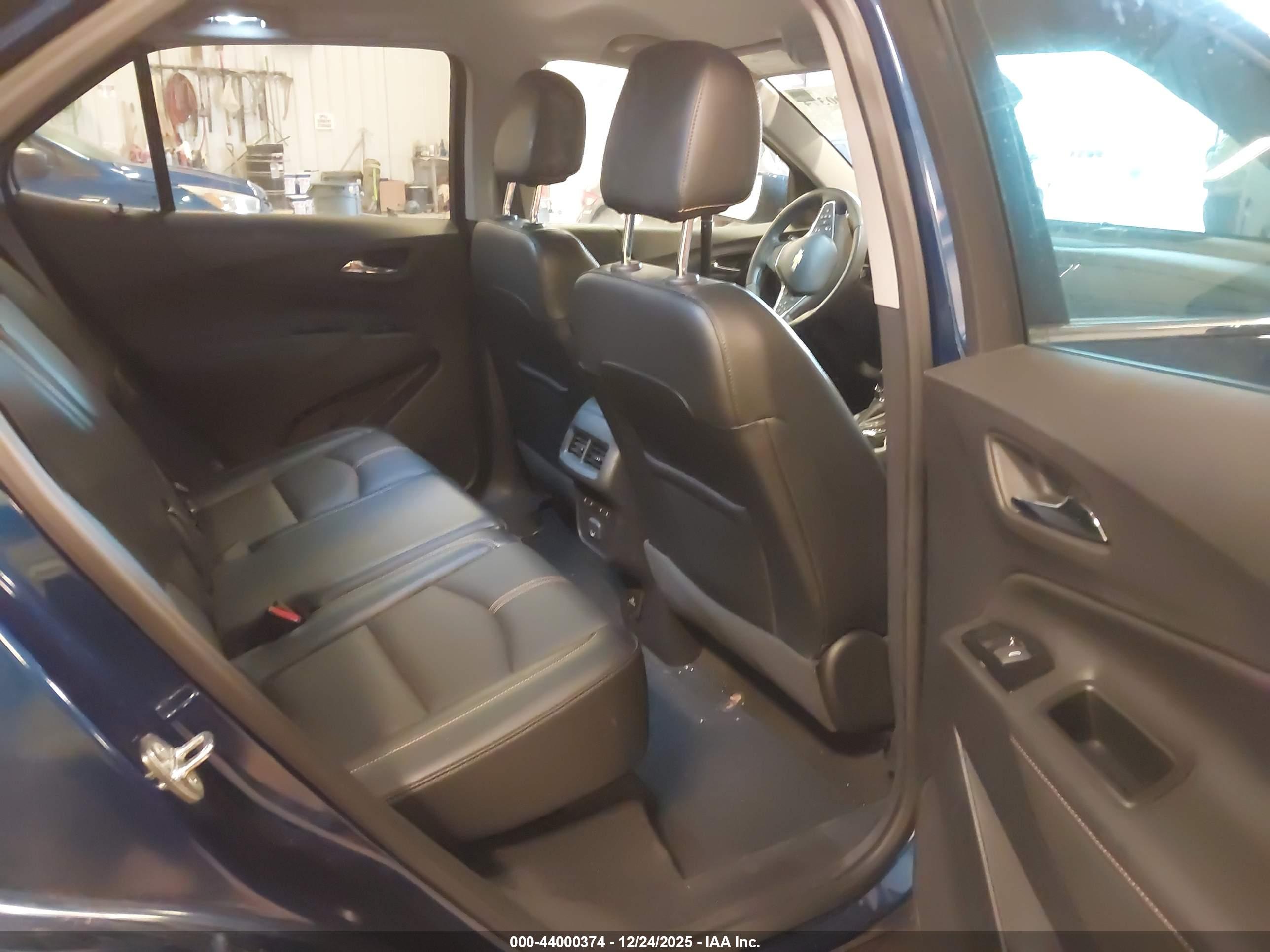 CHEVROLET EQUINOX image 8