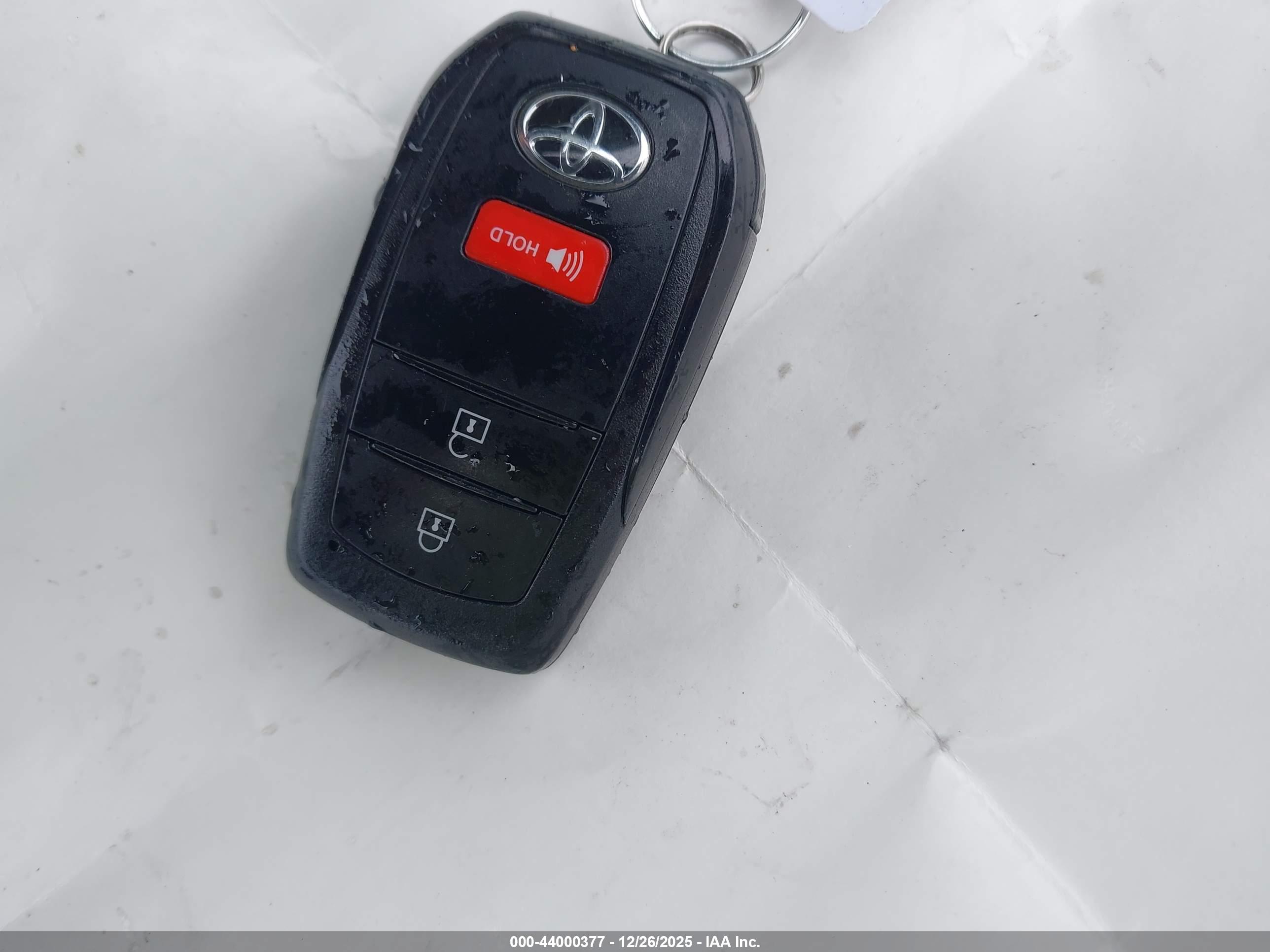 TOYOTA PRIUS image 11