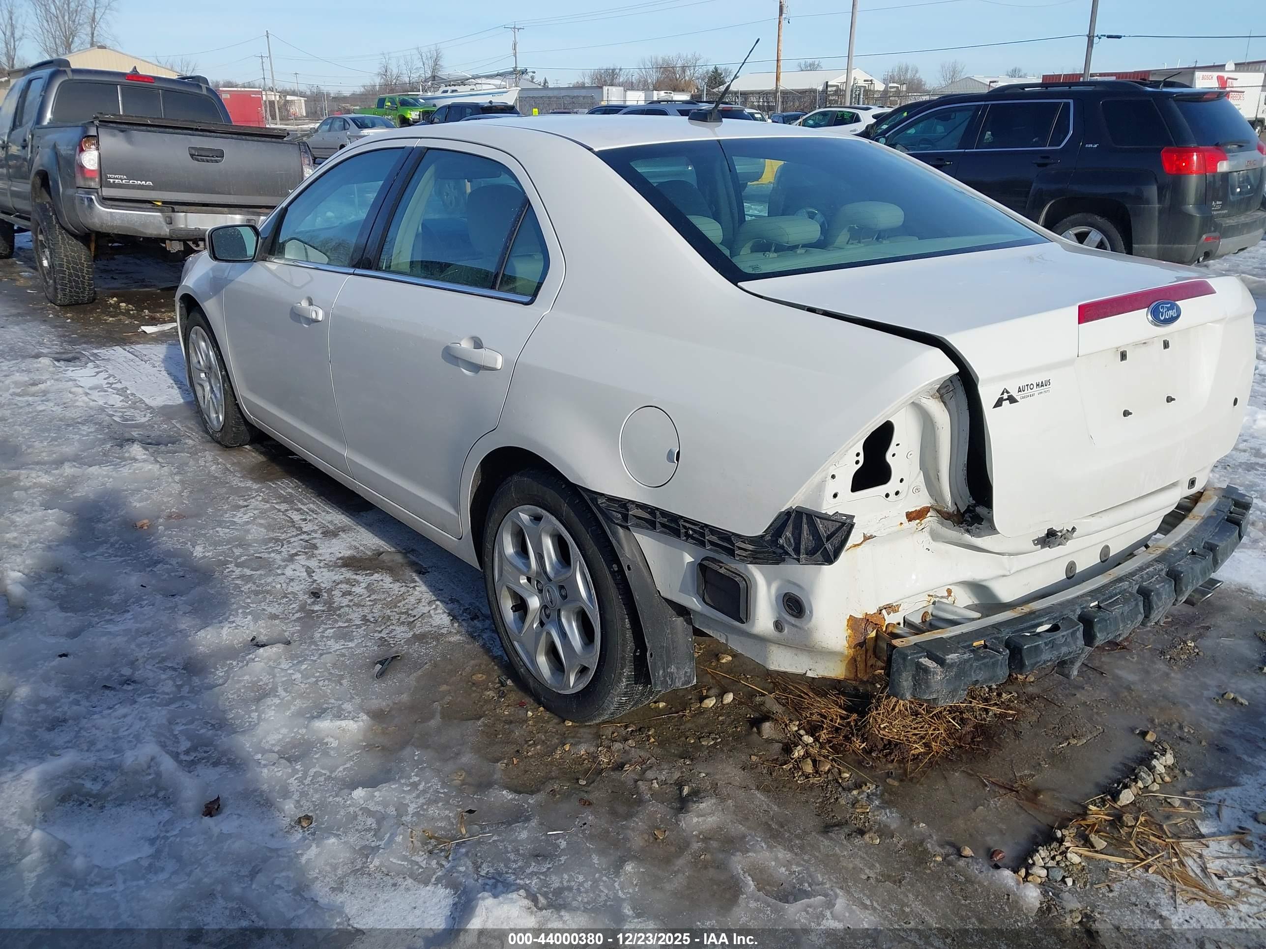 FORD FUSION image 3