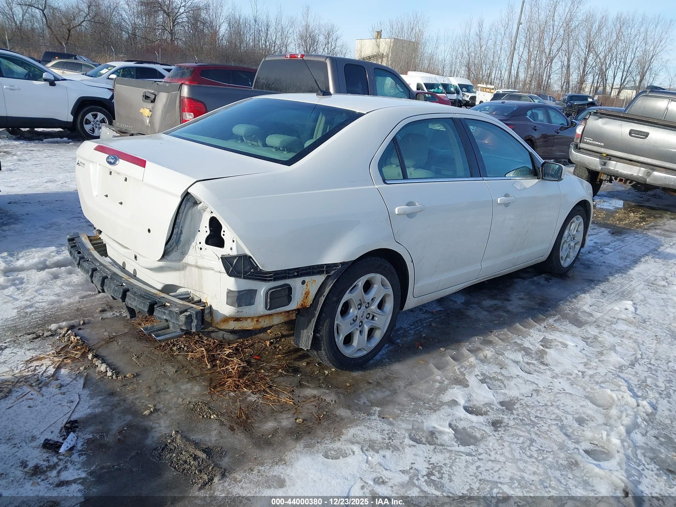 FORD FUSION image 4