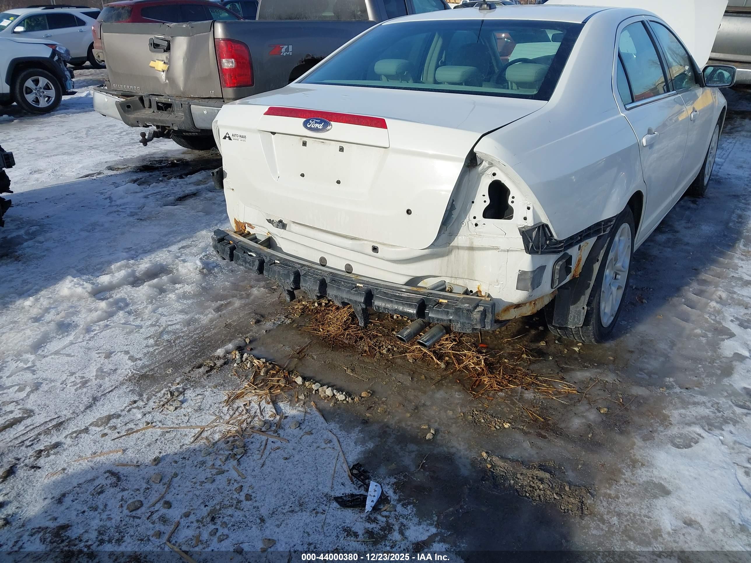 FORD FUSION image 6