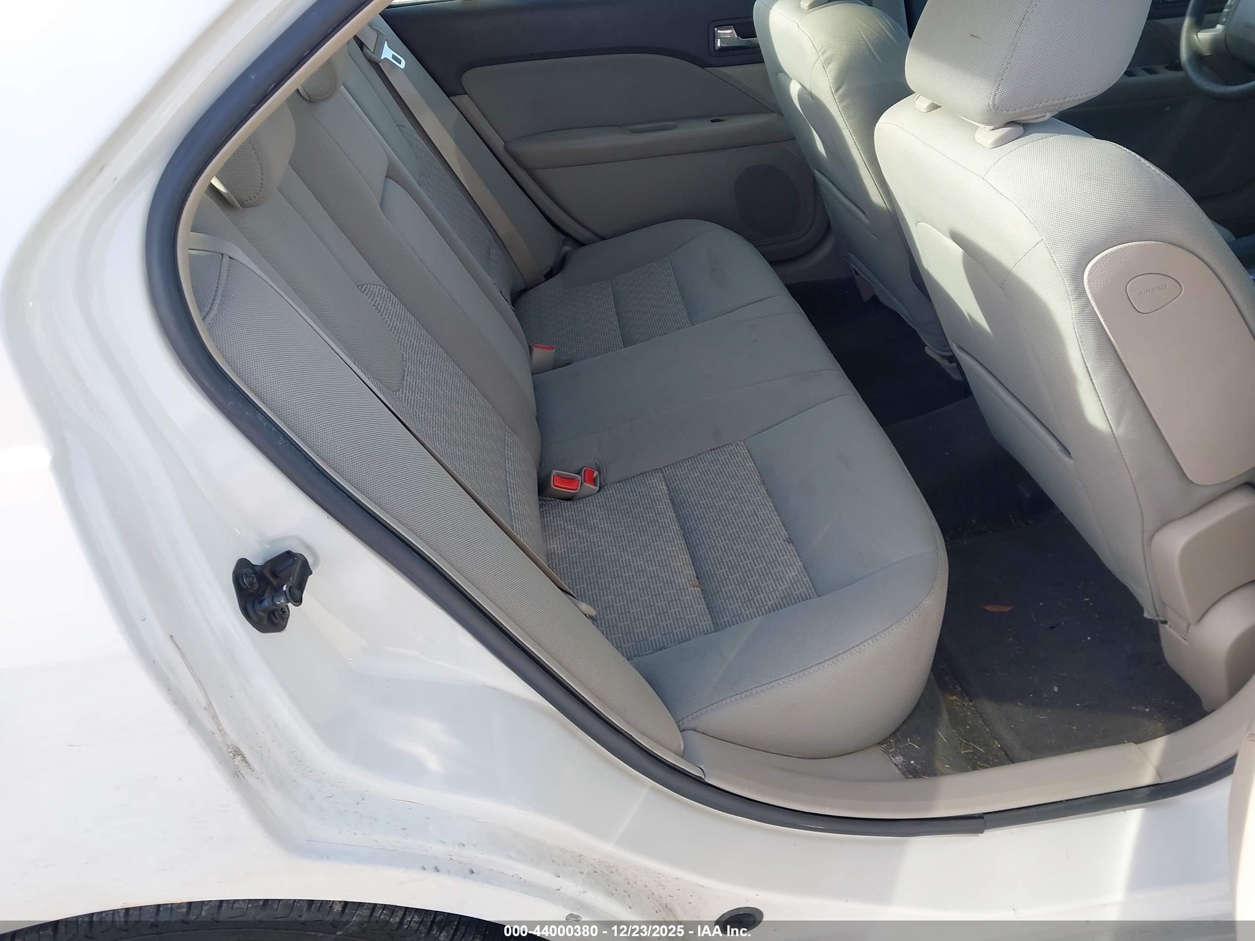 FORD FUSION image 8