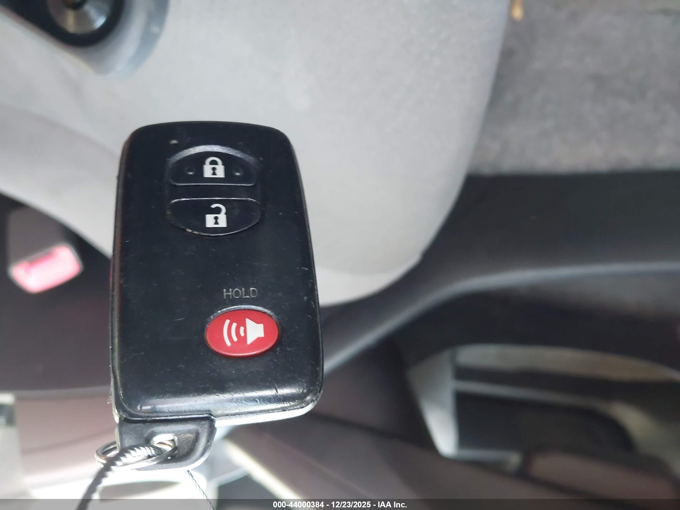 TOYOTA PRIUS image 11