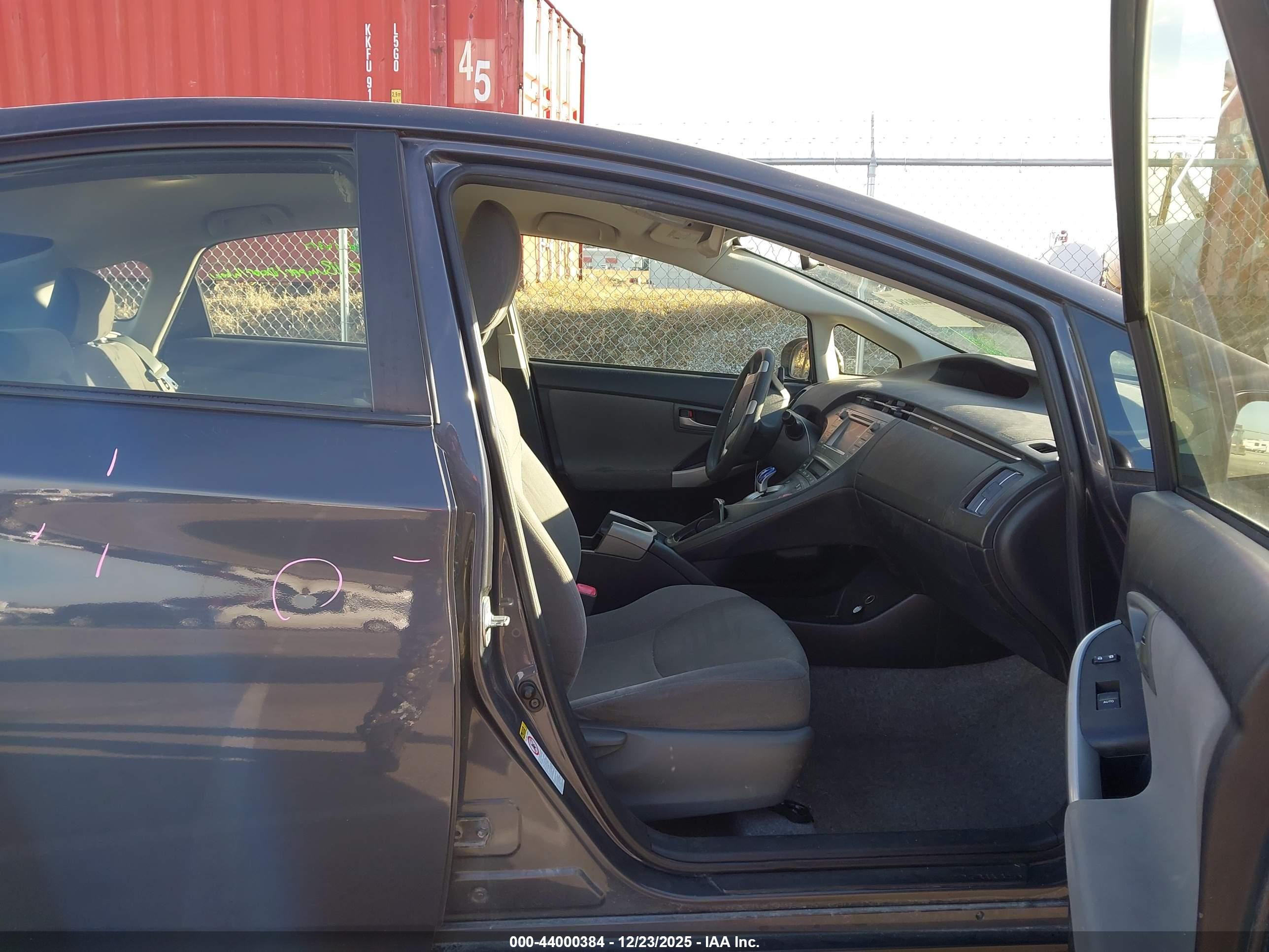 TOYOTA PRIUS image 5