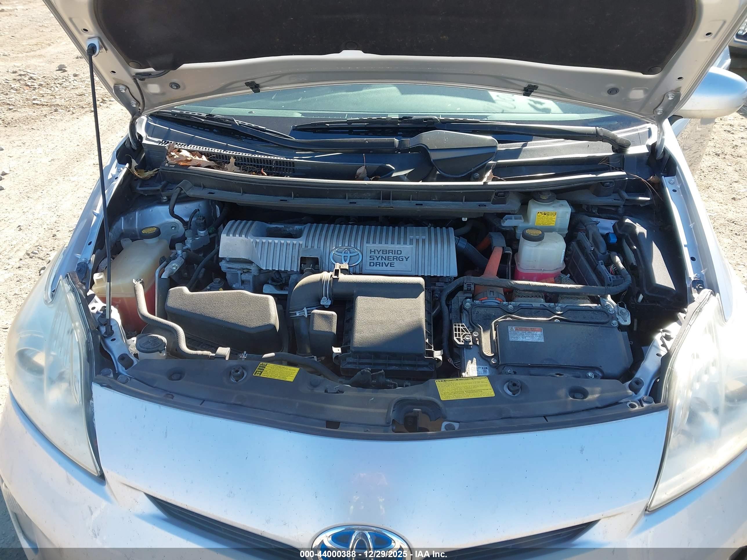 TOYOTA PRIUS image 10