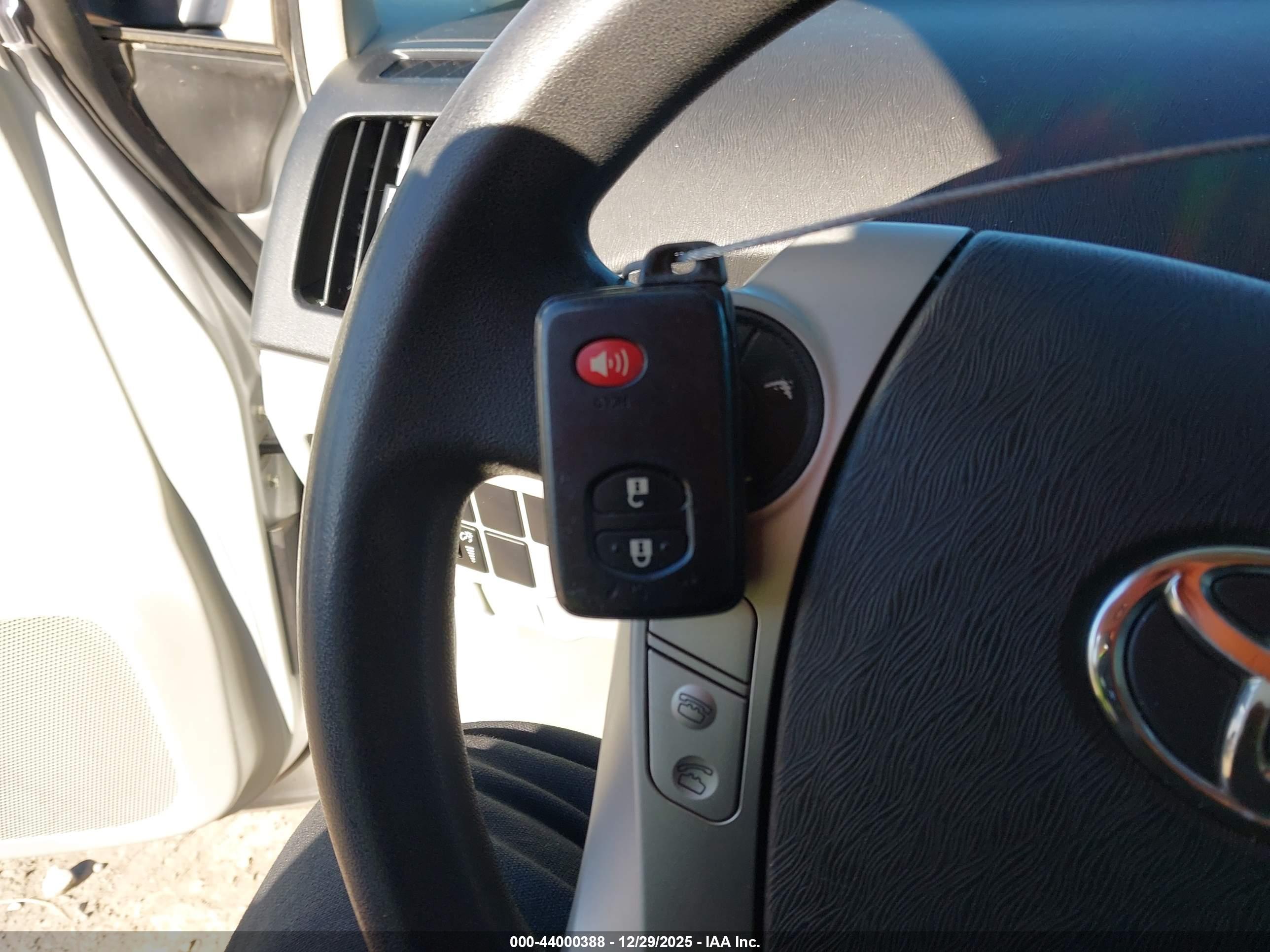 TOYOTA PRIUS image 11