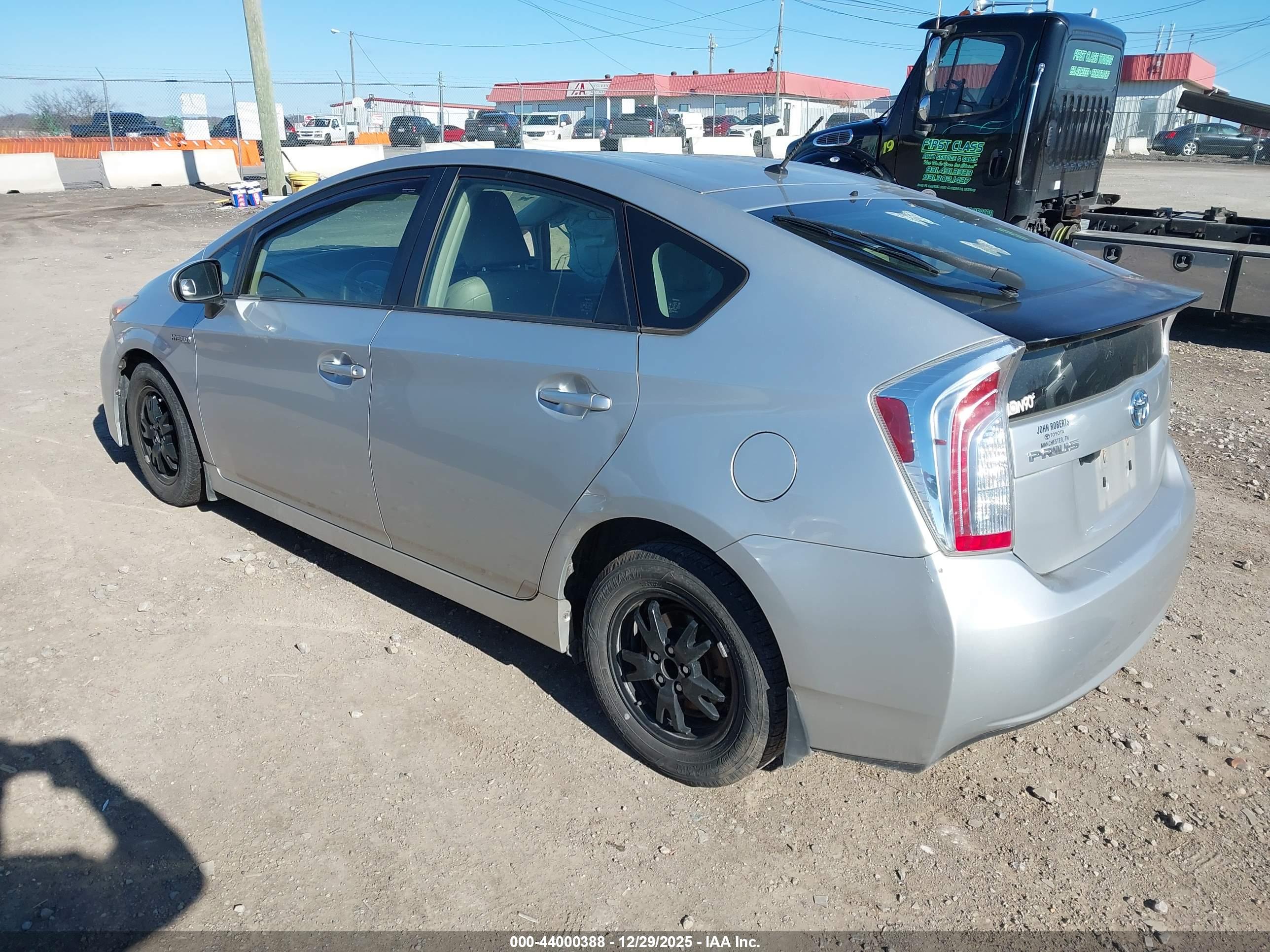 TOYOTA PRIUS image 3