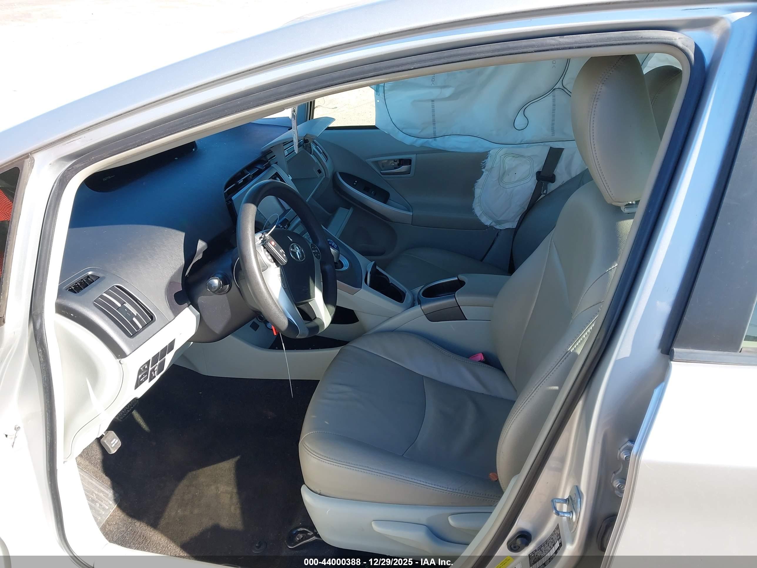 TOYOTA PRIUS image 5