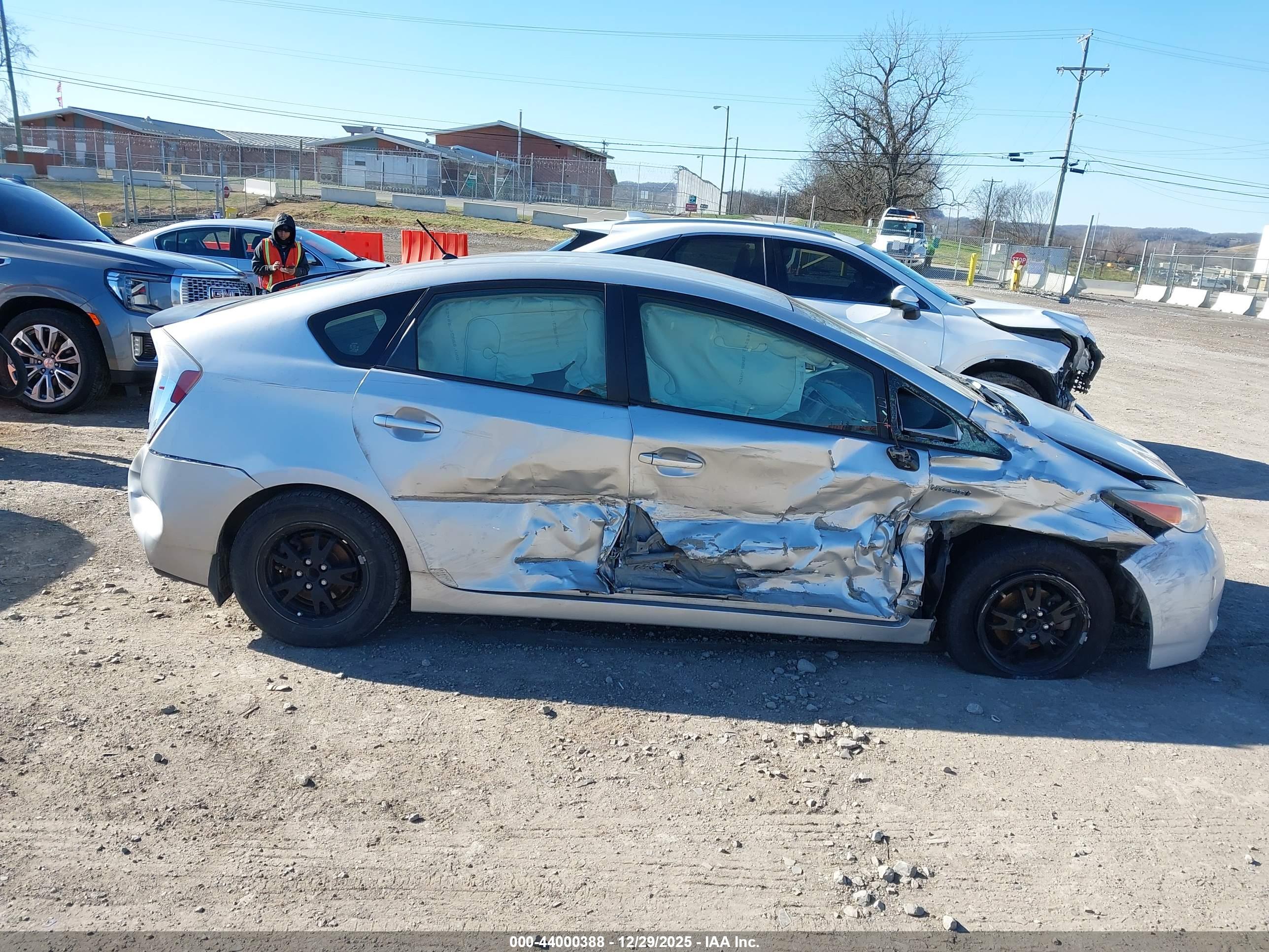 TOYOTA PRIUS image 6