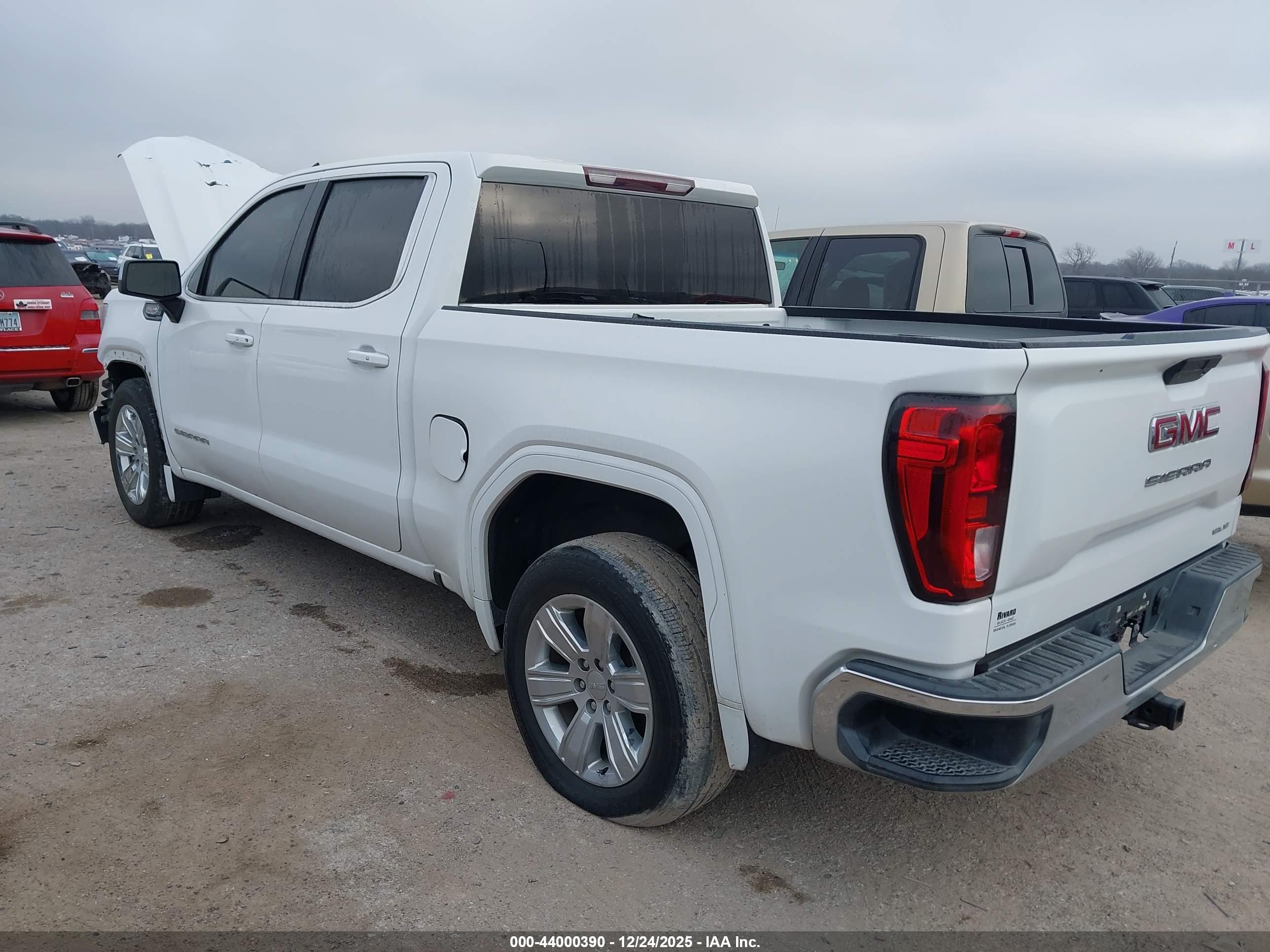GMC SIERRA image 3
