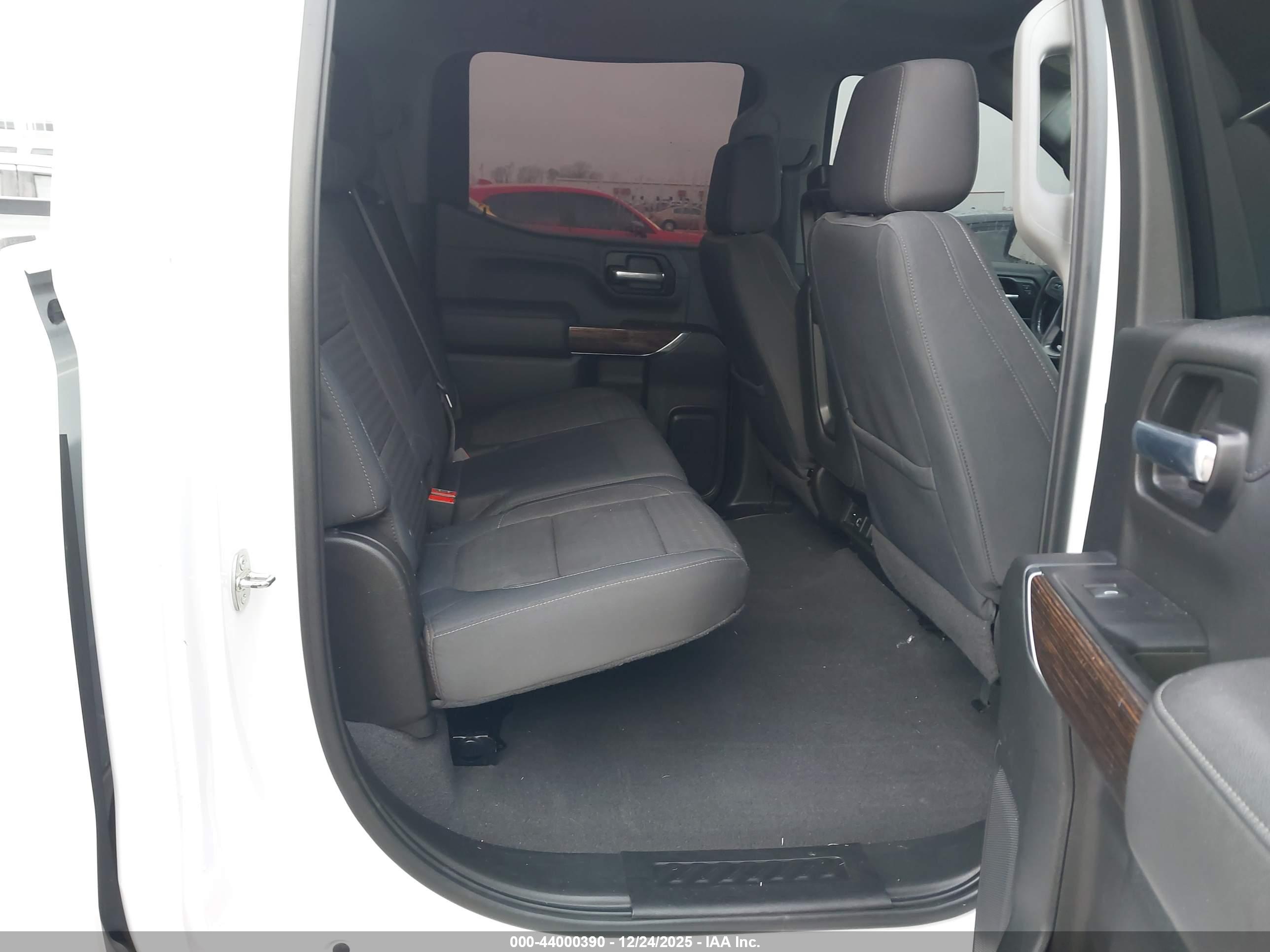 GMC SIERRA image 8
