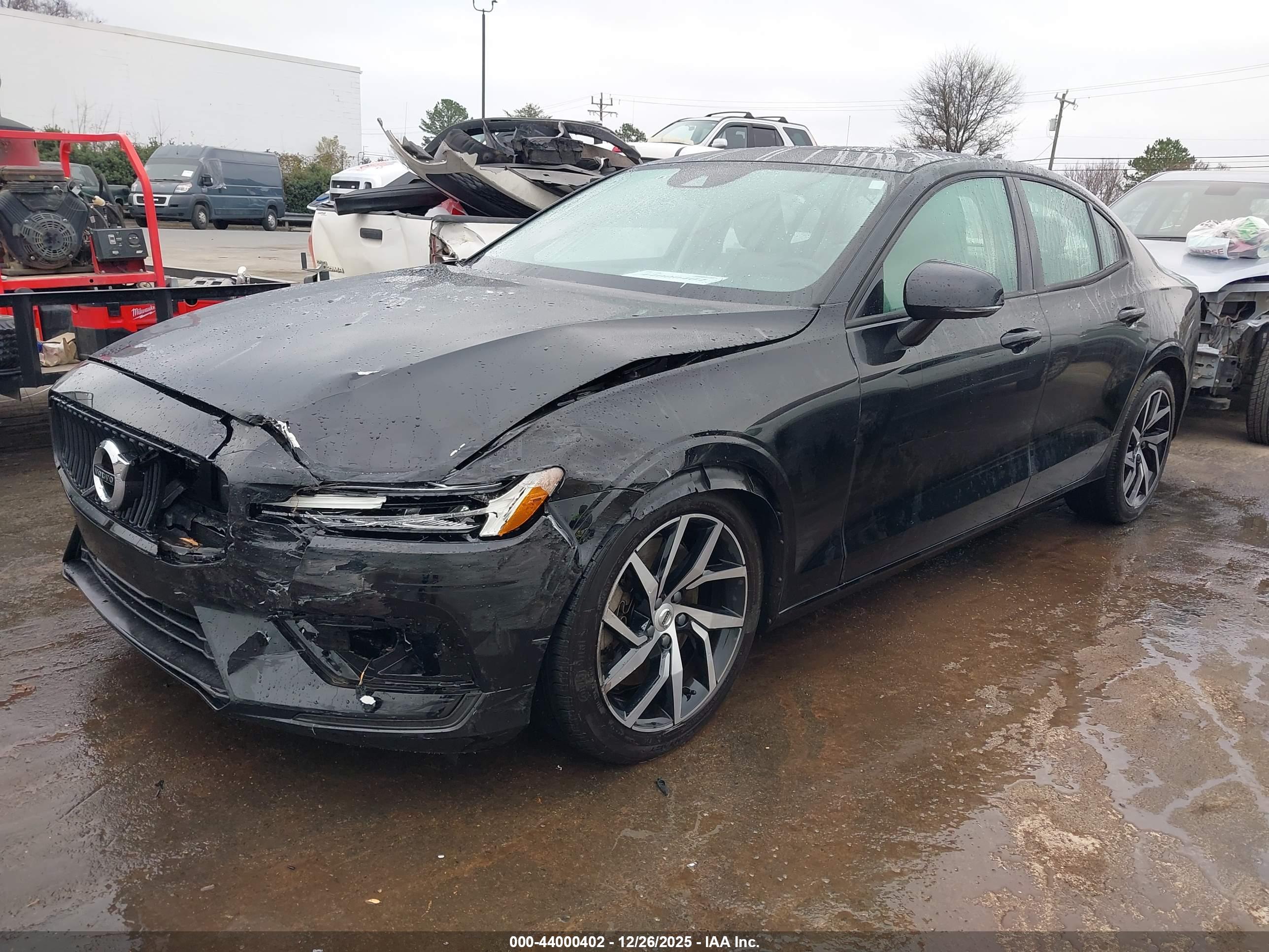 VOLVO S60 image 2