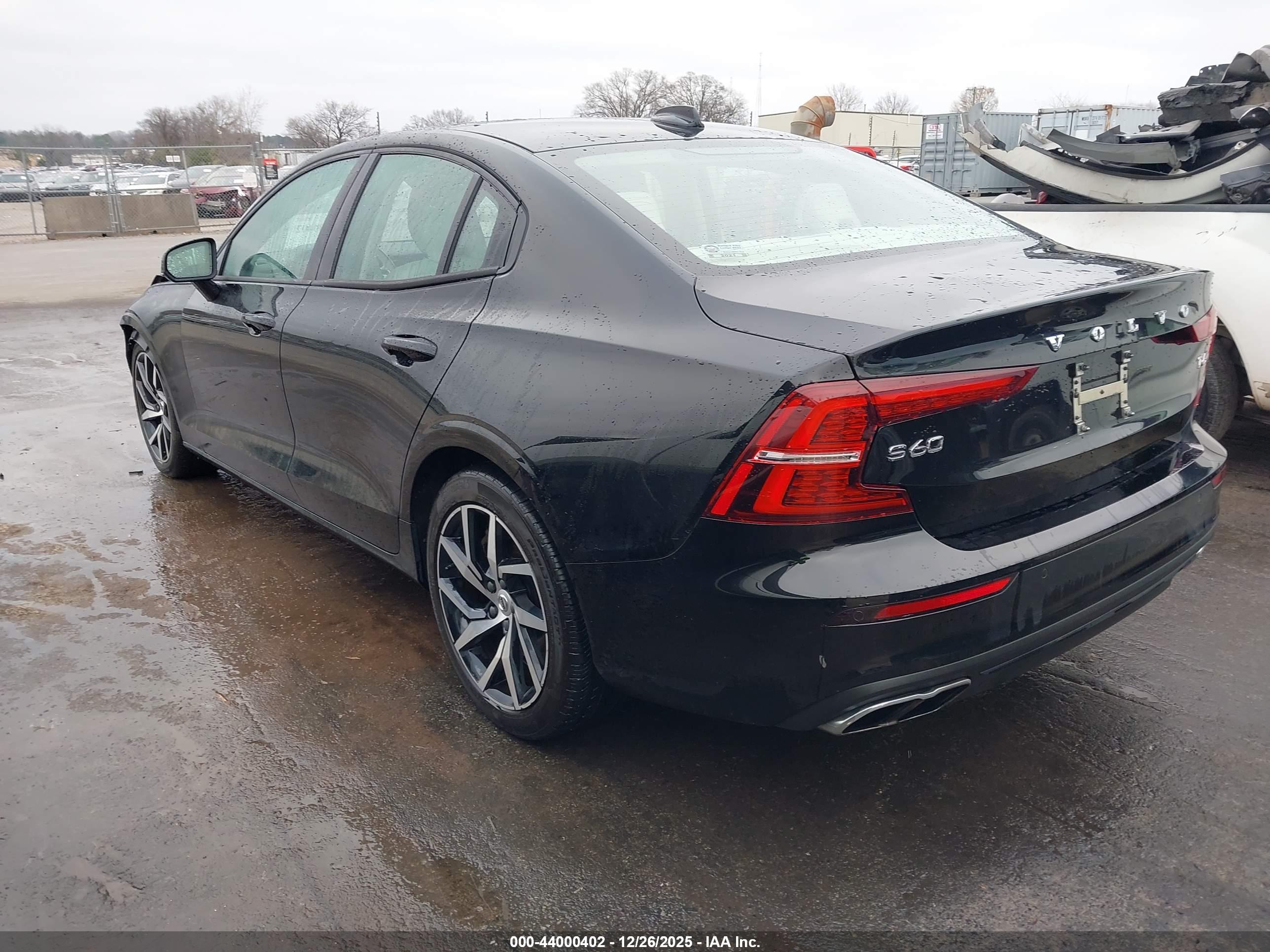 VOLVO S60 image 3