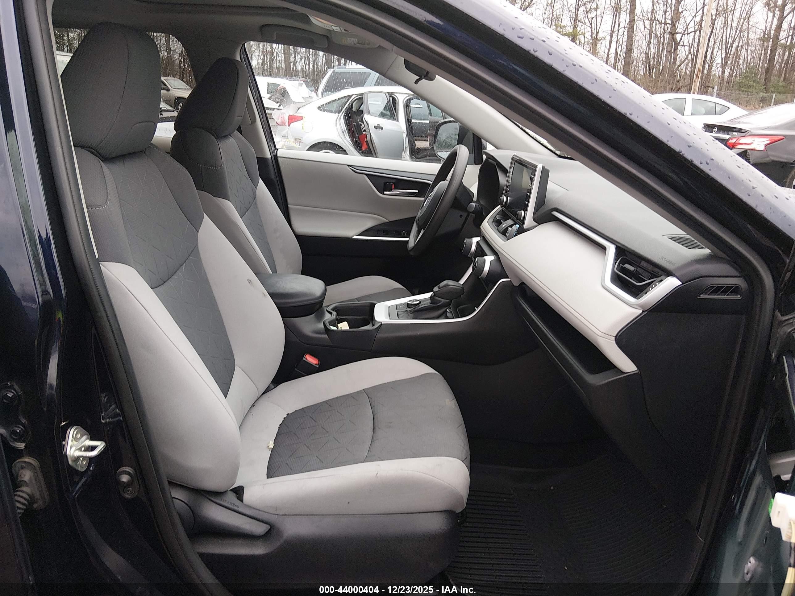 TOYOTA RAV4 image 5