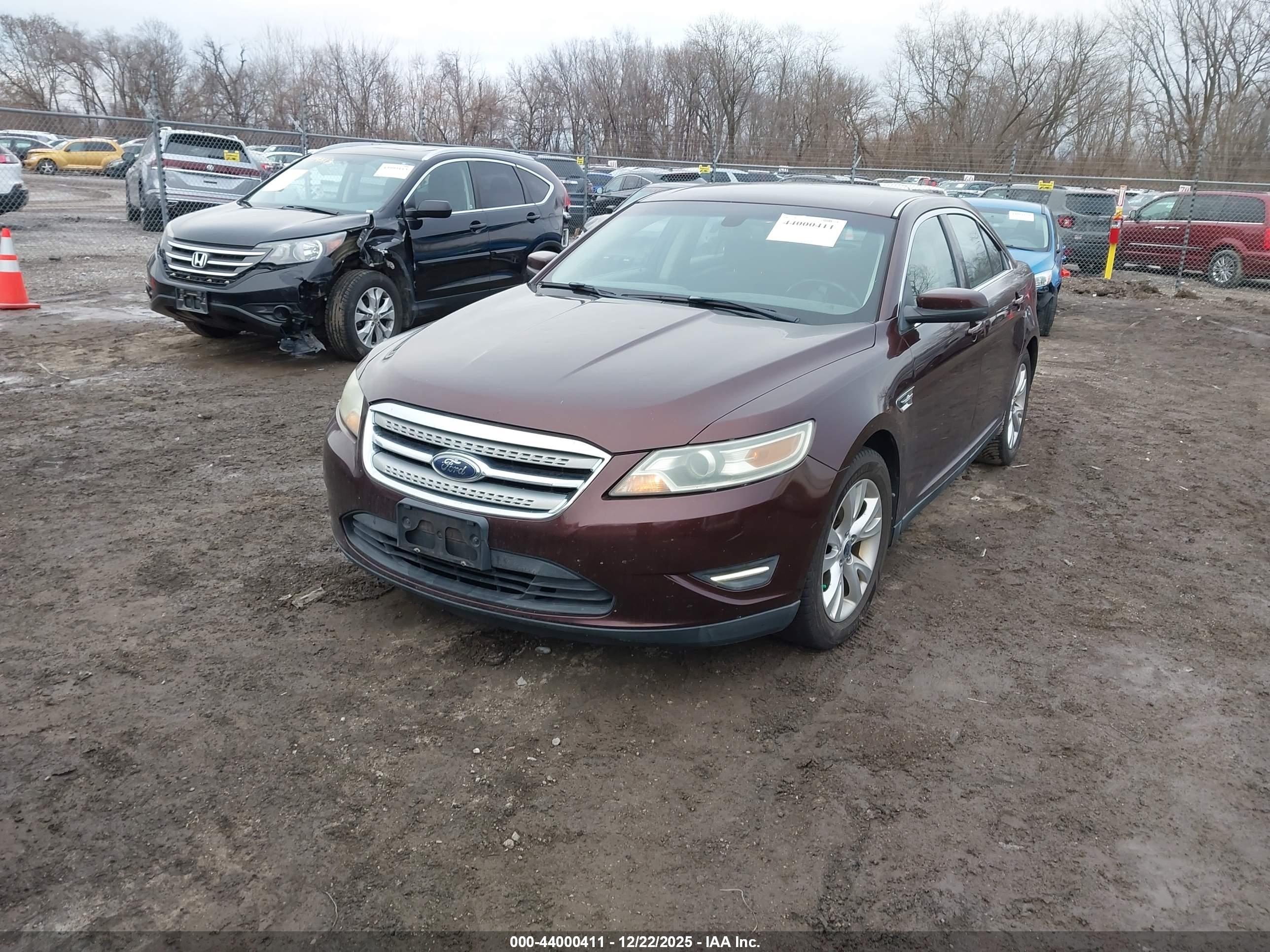 FORD TAURUS image 2