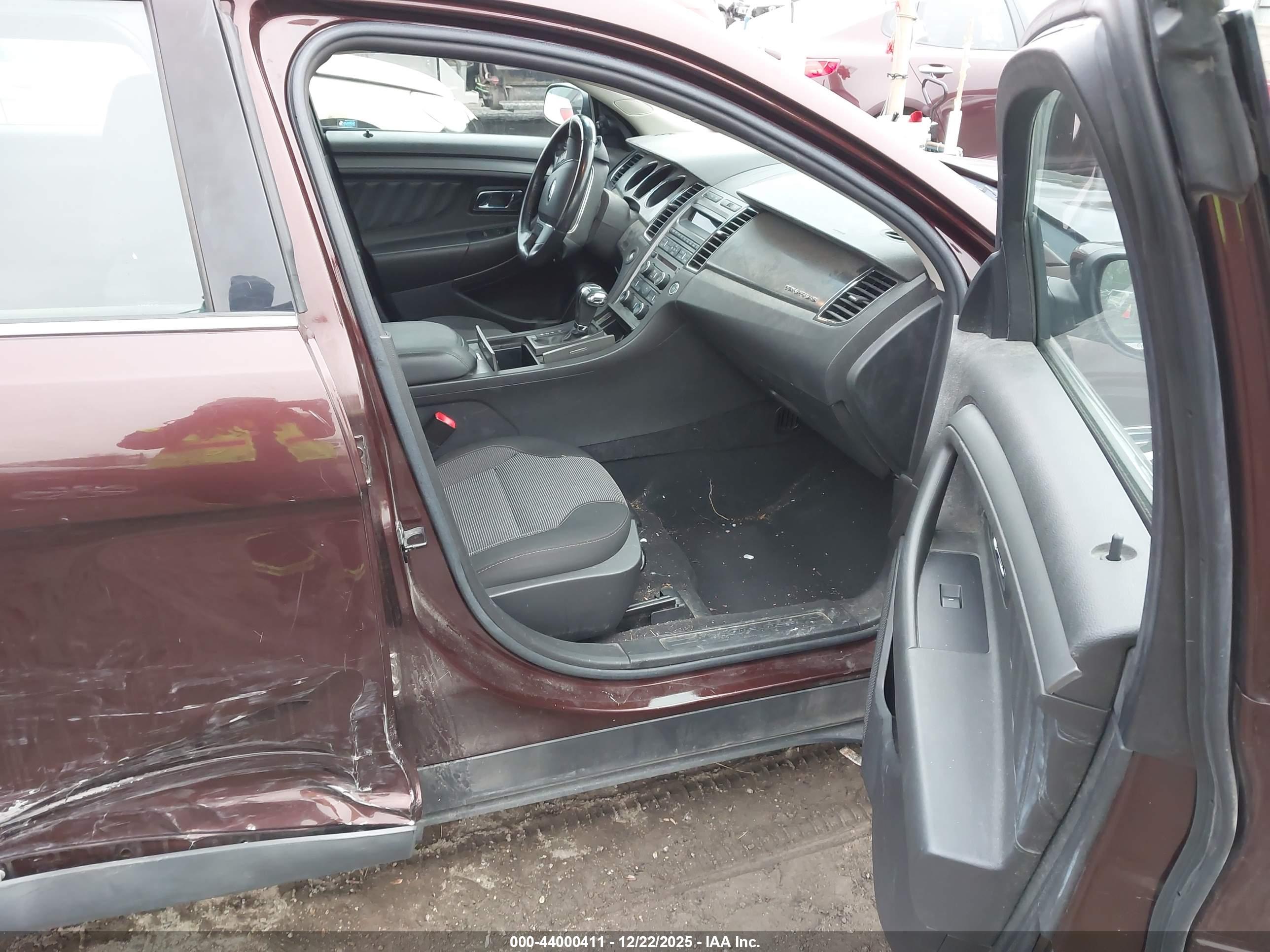 FORD TAURUS image 5