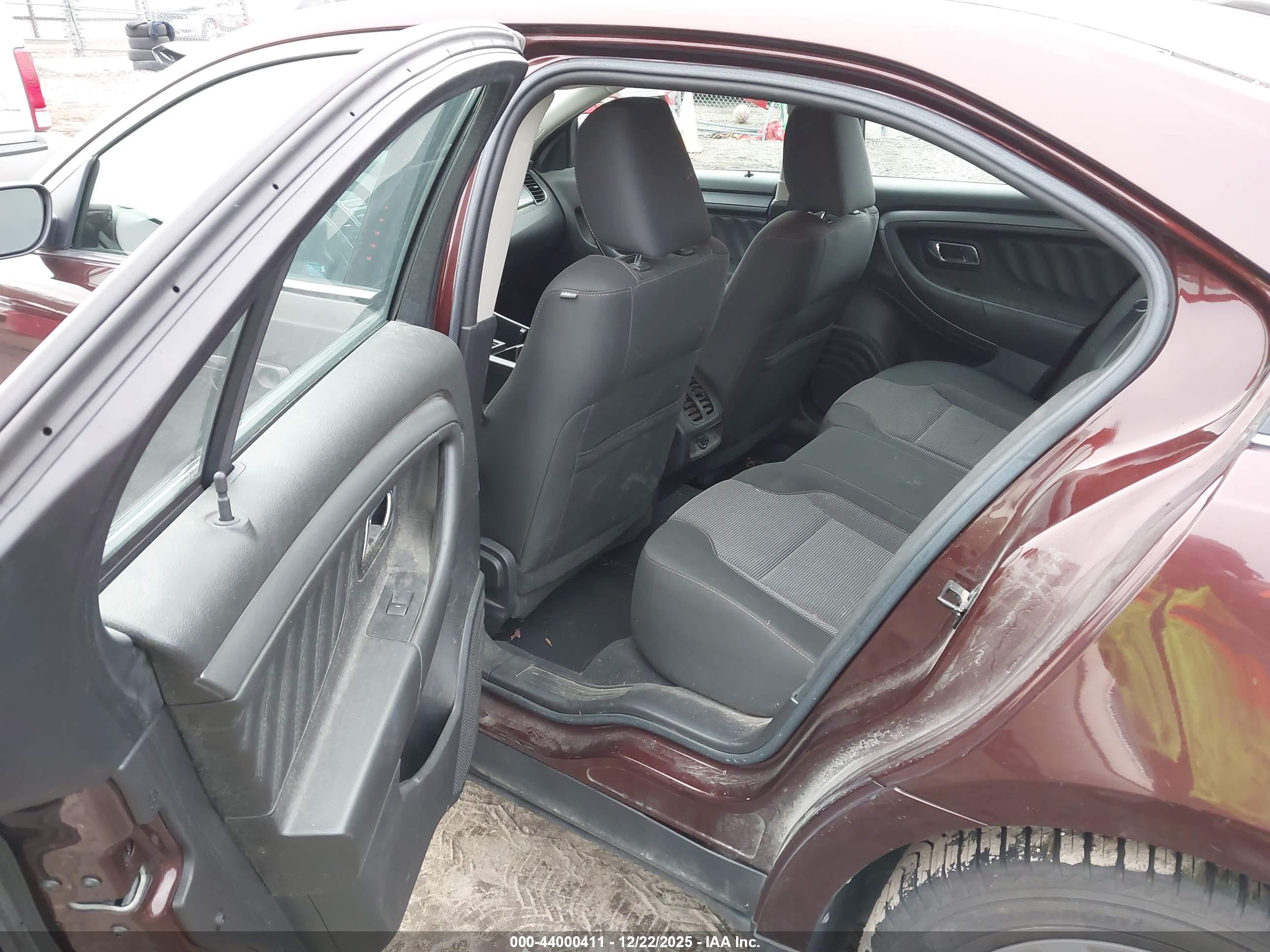 FORD TAURUS image 8
