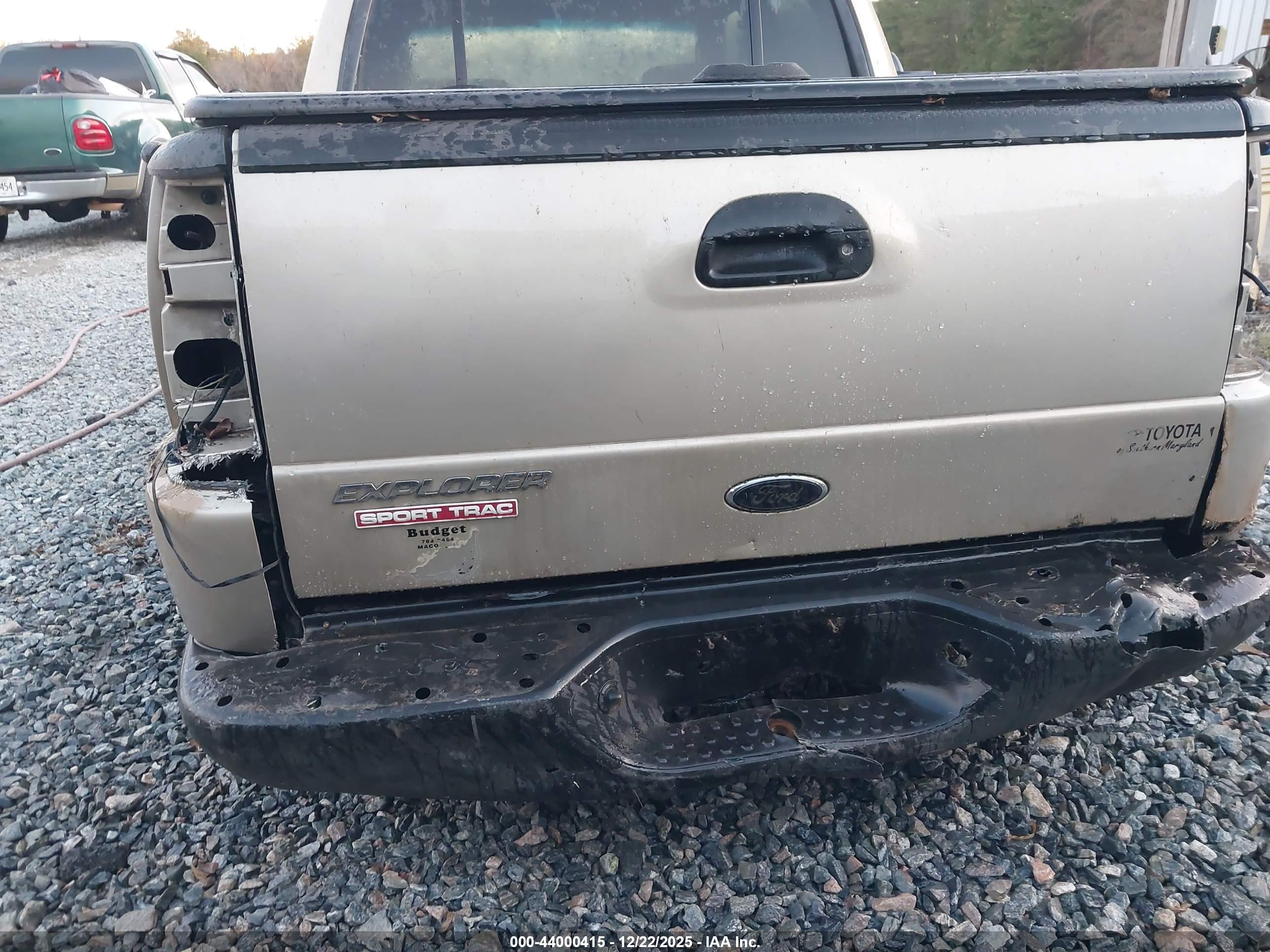 FORD EXPLORER image 6