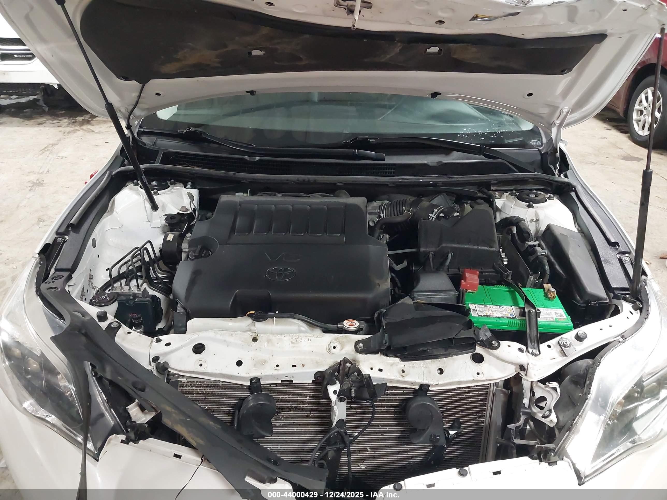 TOYOTA AVALON image 10