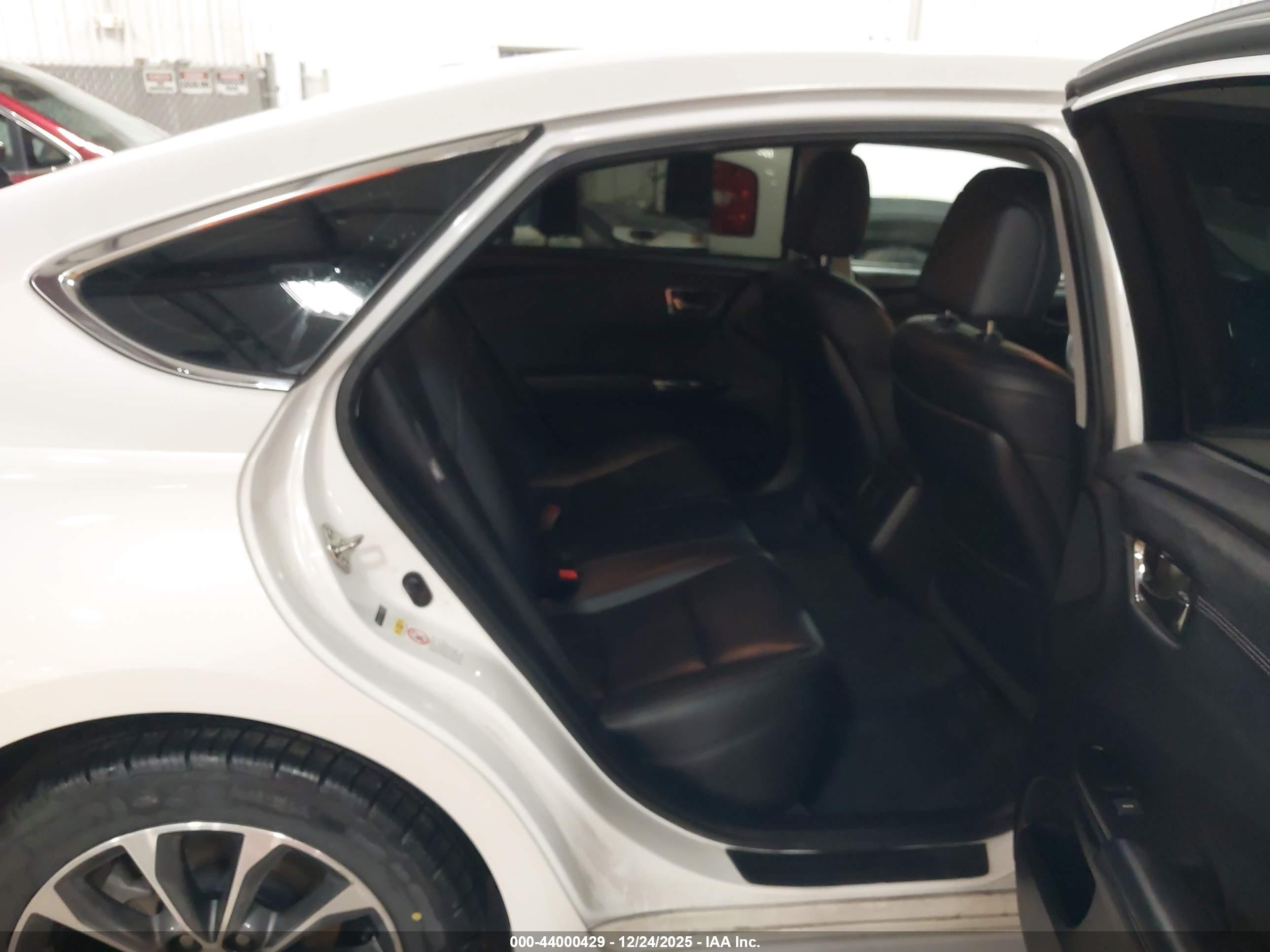 TOYOTA AVALON image 8