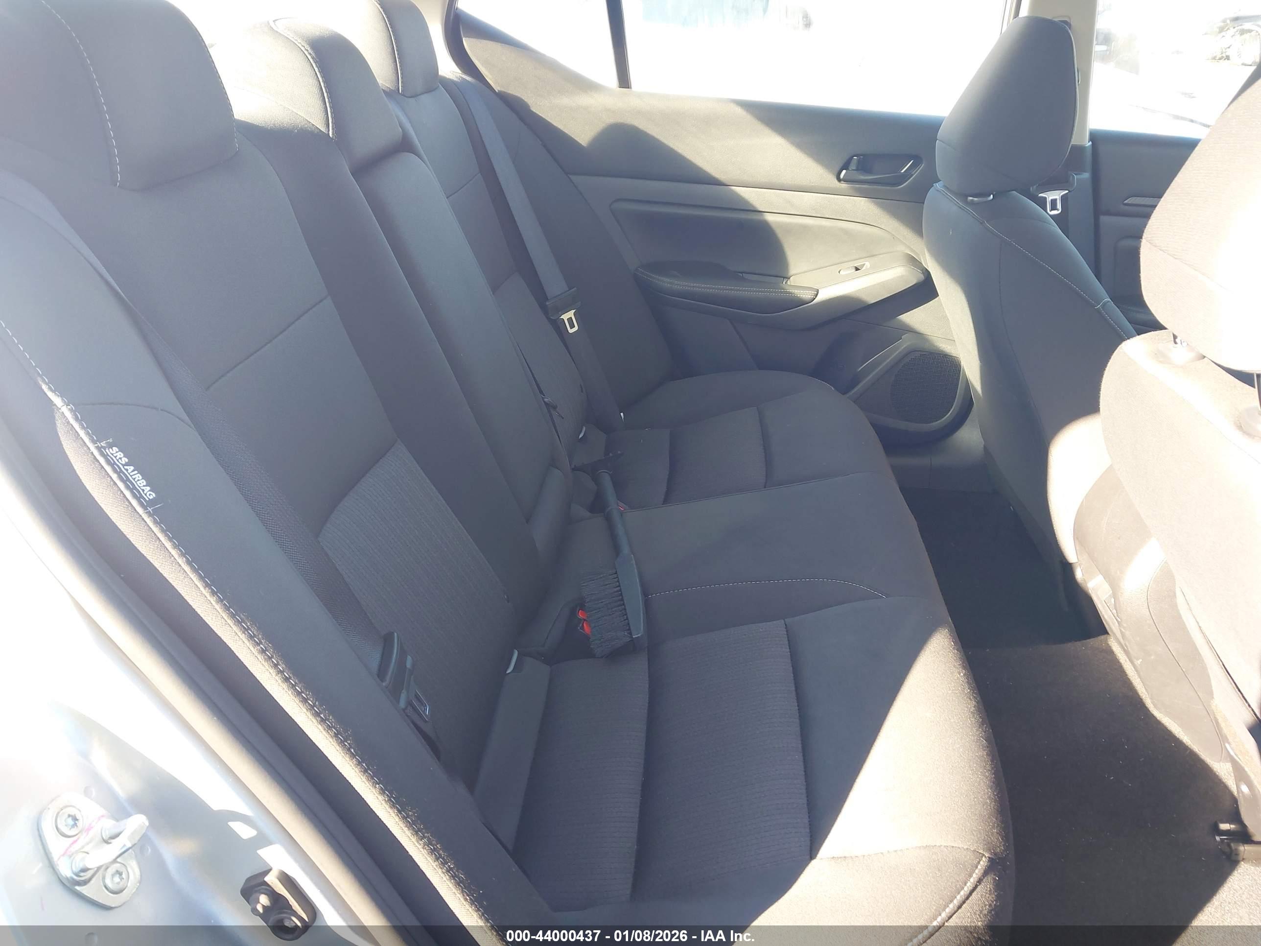 NISSAN ALTIMA image 8
