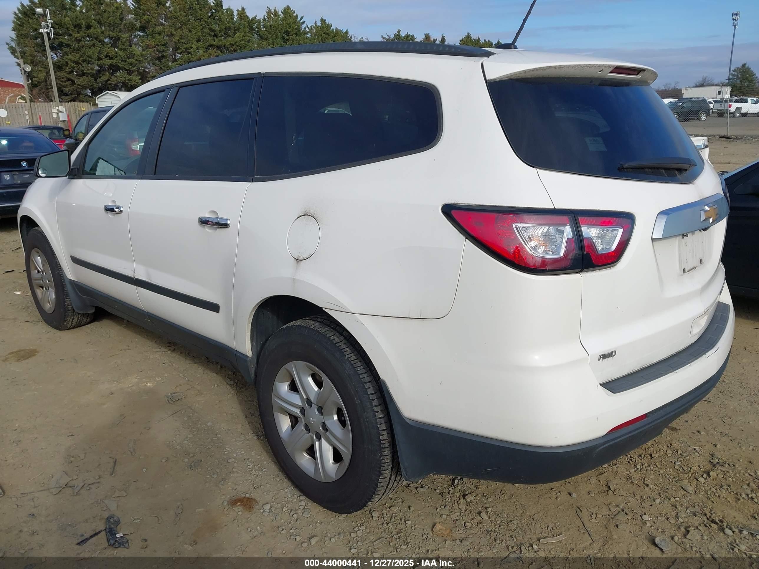 CHEVROLET TRAVERSE image 3
