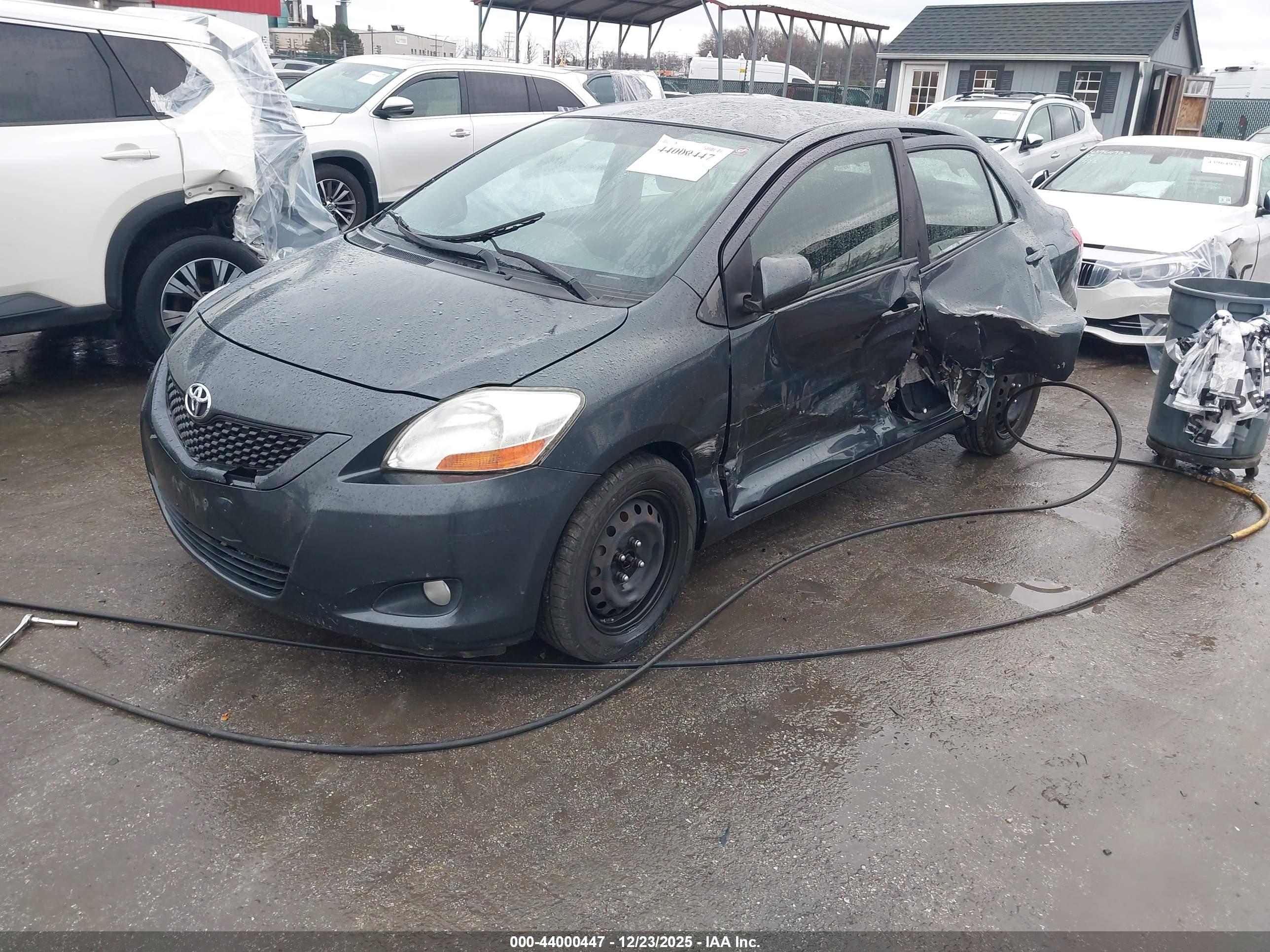 TOYOTA YARIS image 2