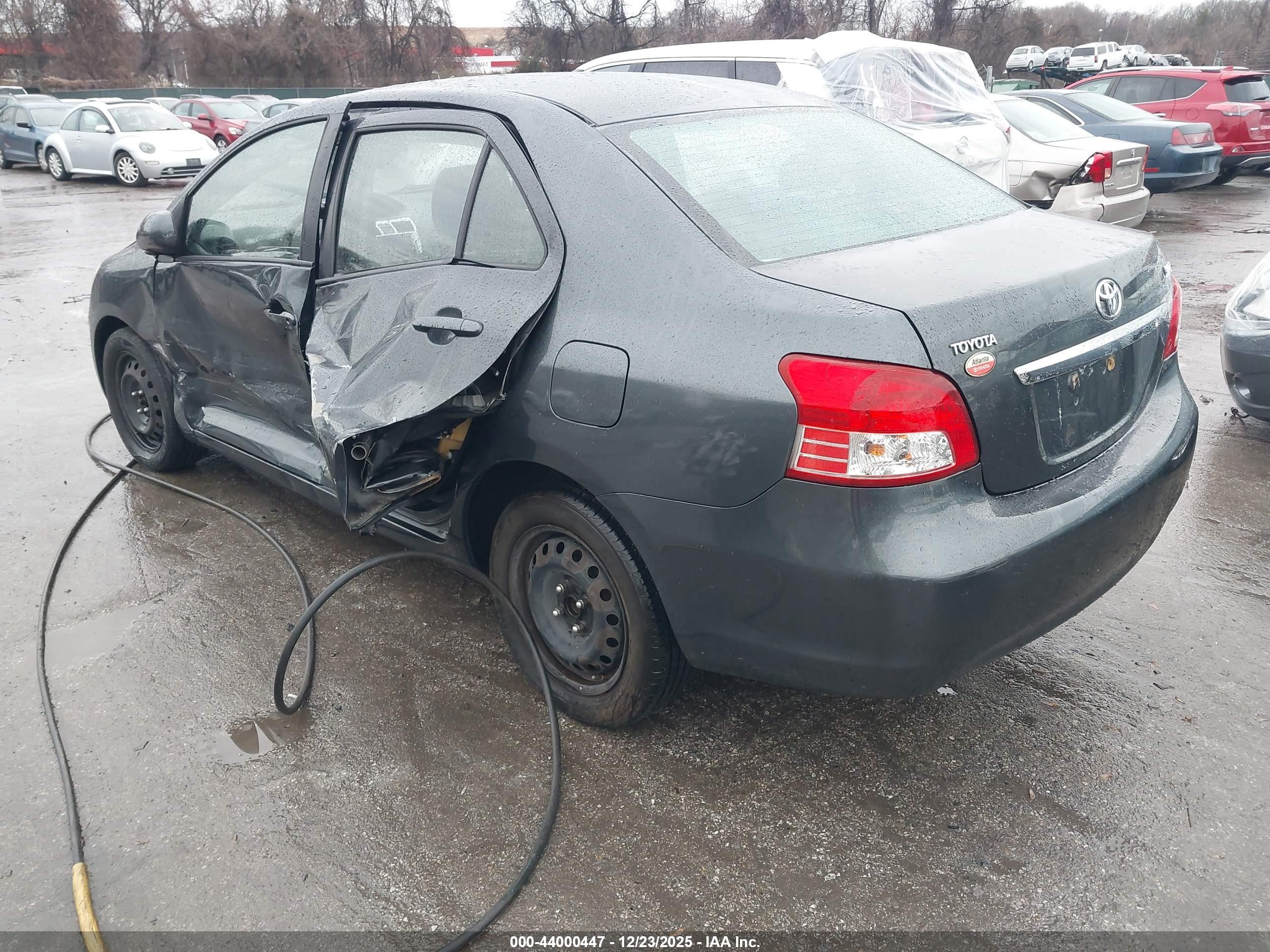 TOYOTA YARIS image 3