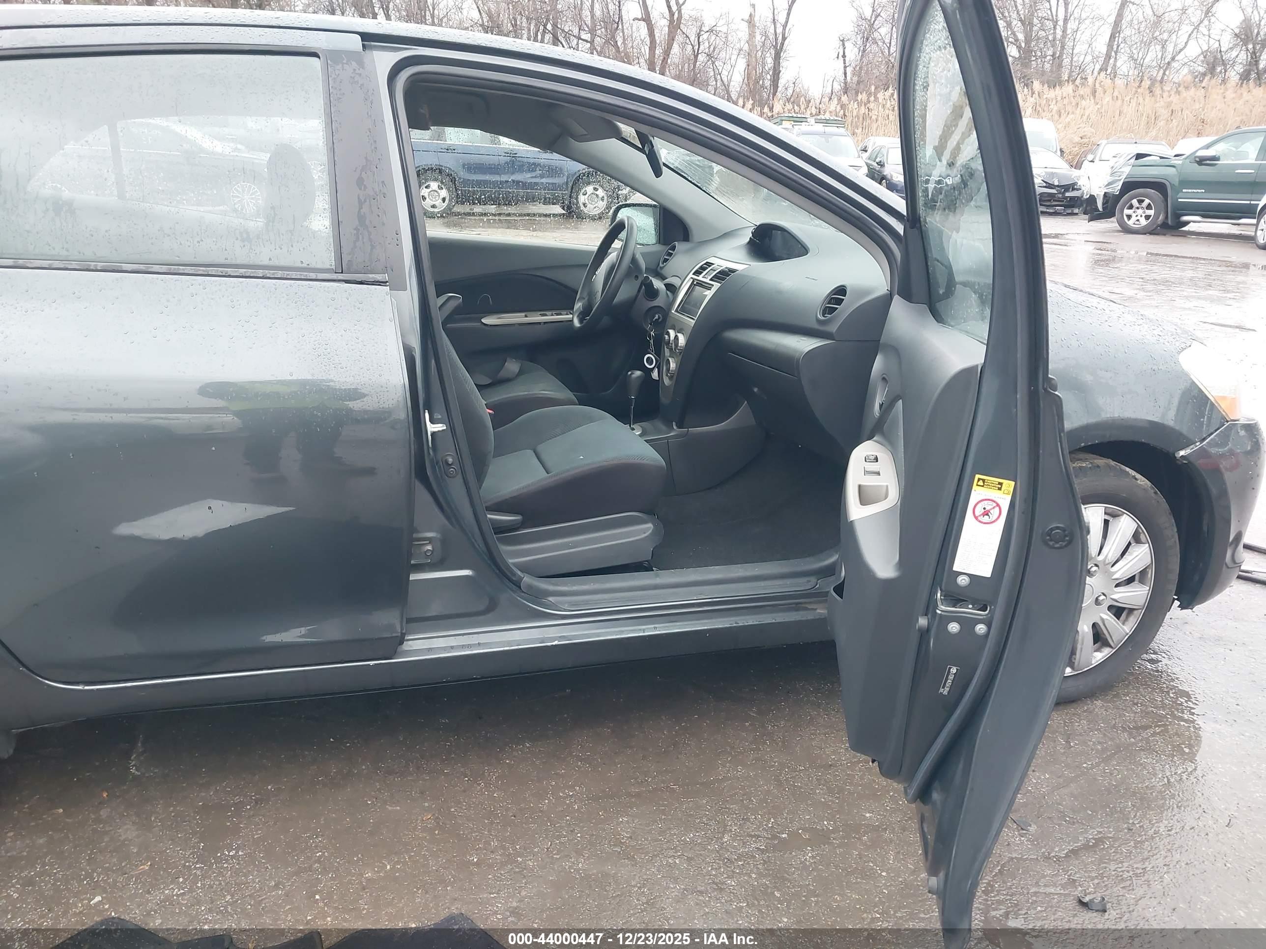 TOYOTA YARIS image 5