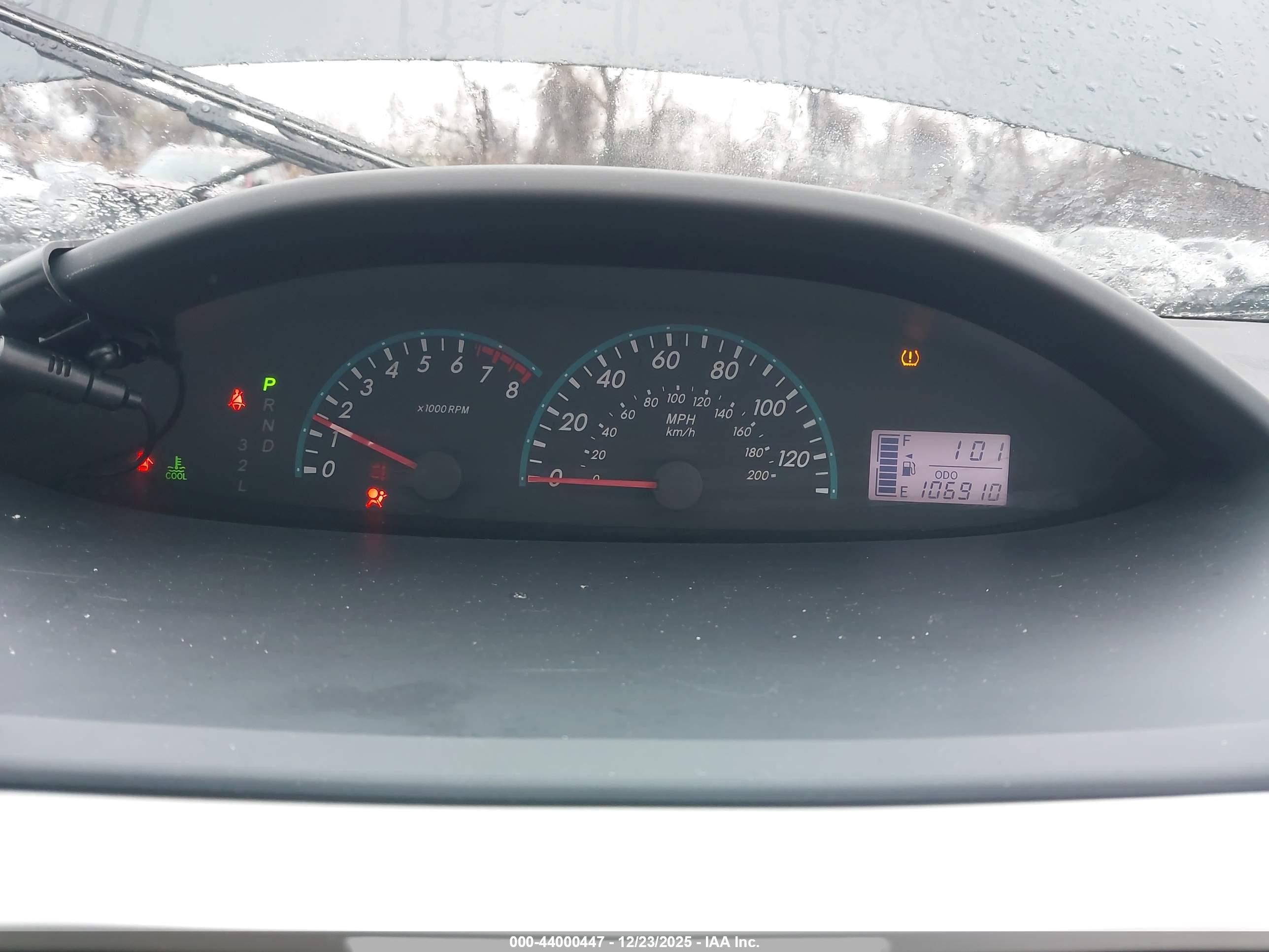 TOYOTA YARIS image 7